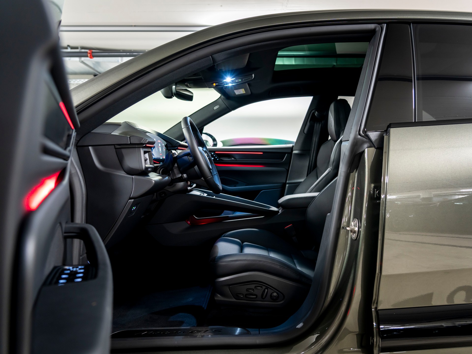 PORSCHE Macan 4 GTS 100kWh-image-13