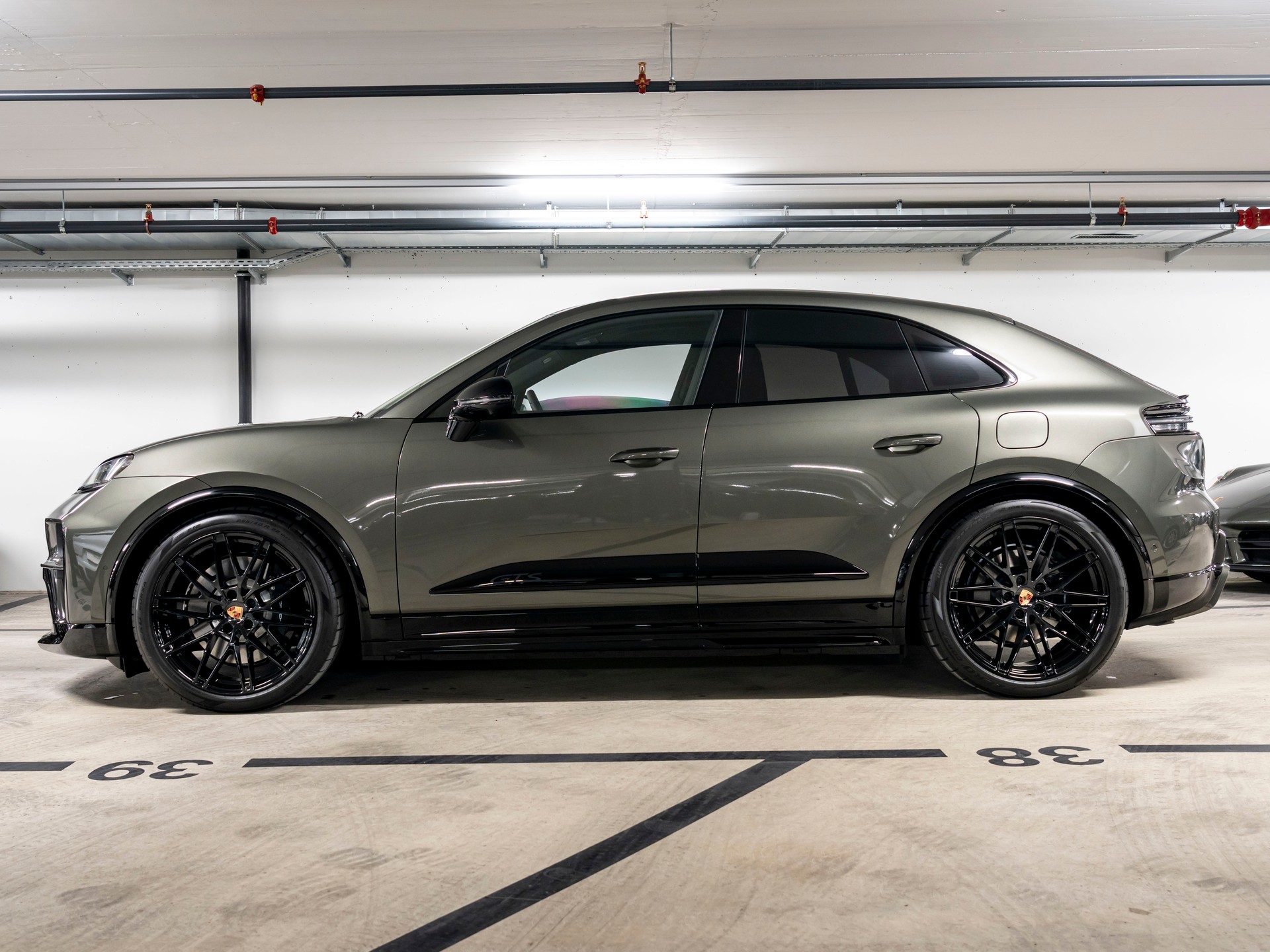 PORSCHE Macan 4 GTS 100kWh-image-1