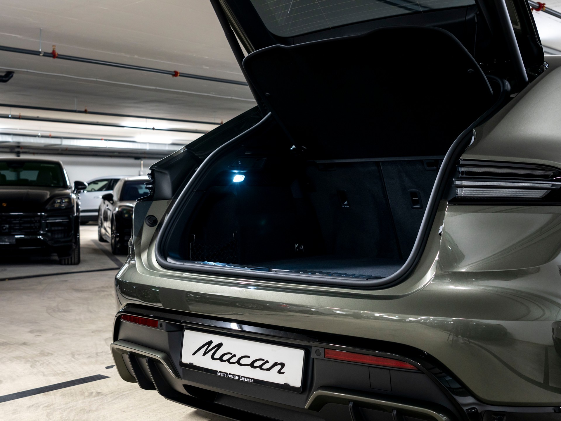 PORSCHE Macan 4 GTS 100kWh-image-26