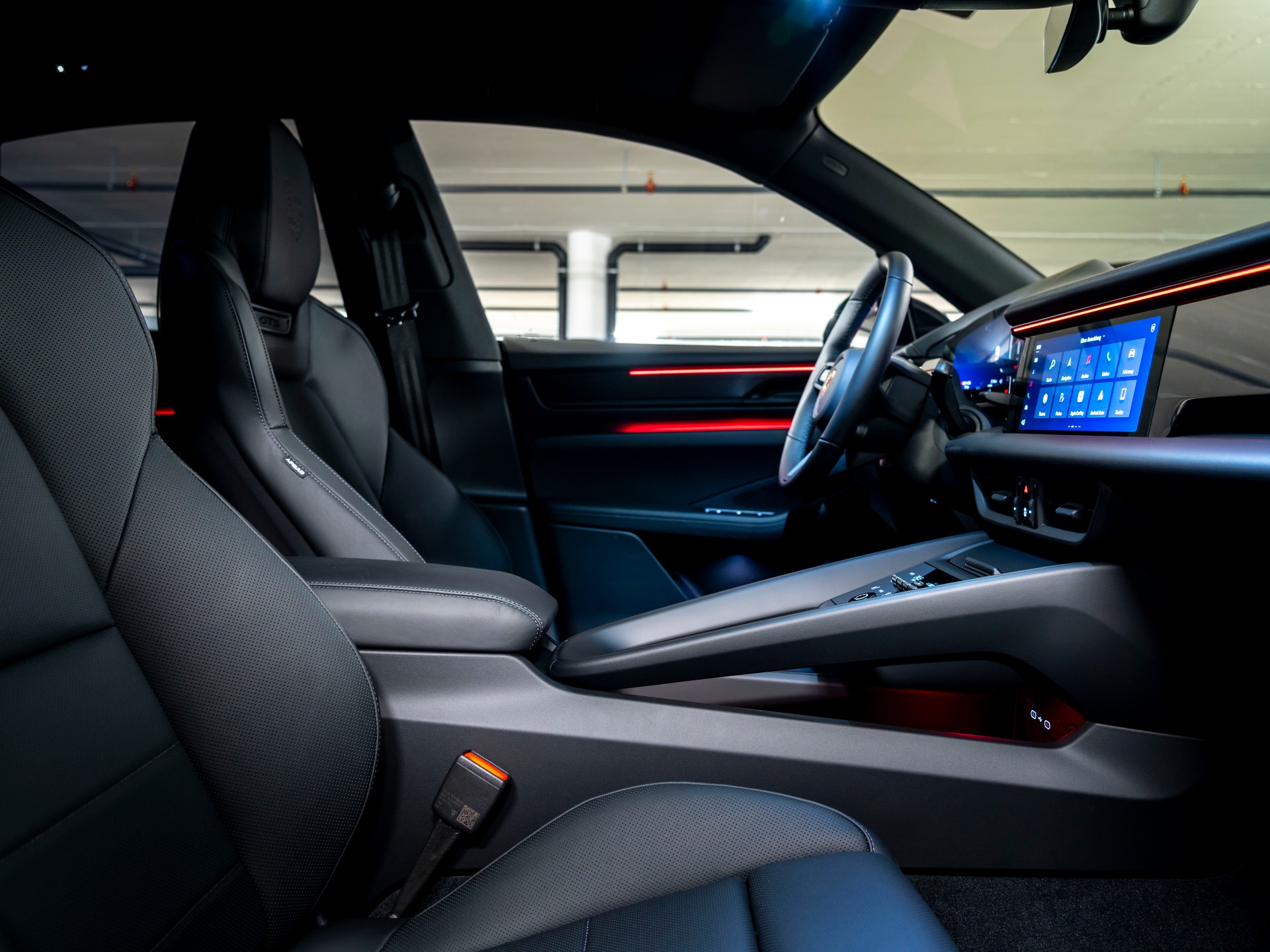 PORSCHE Macan 4 GTS 100kWh-image-19