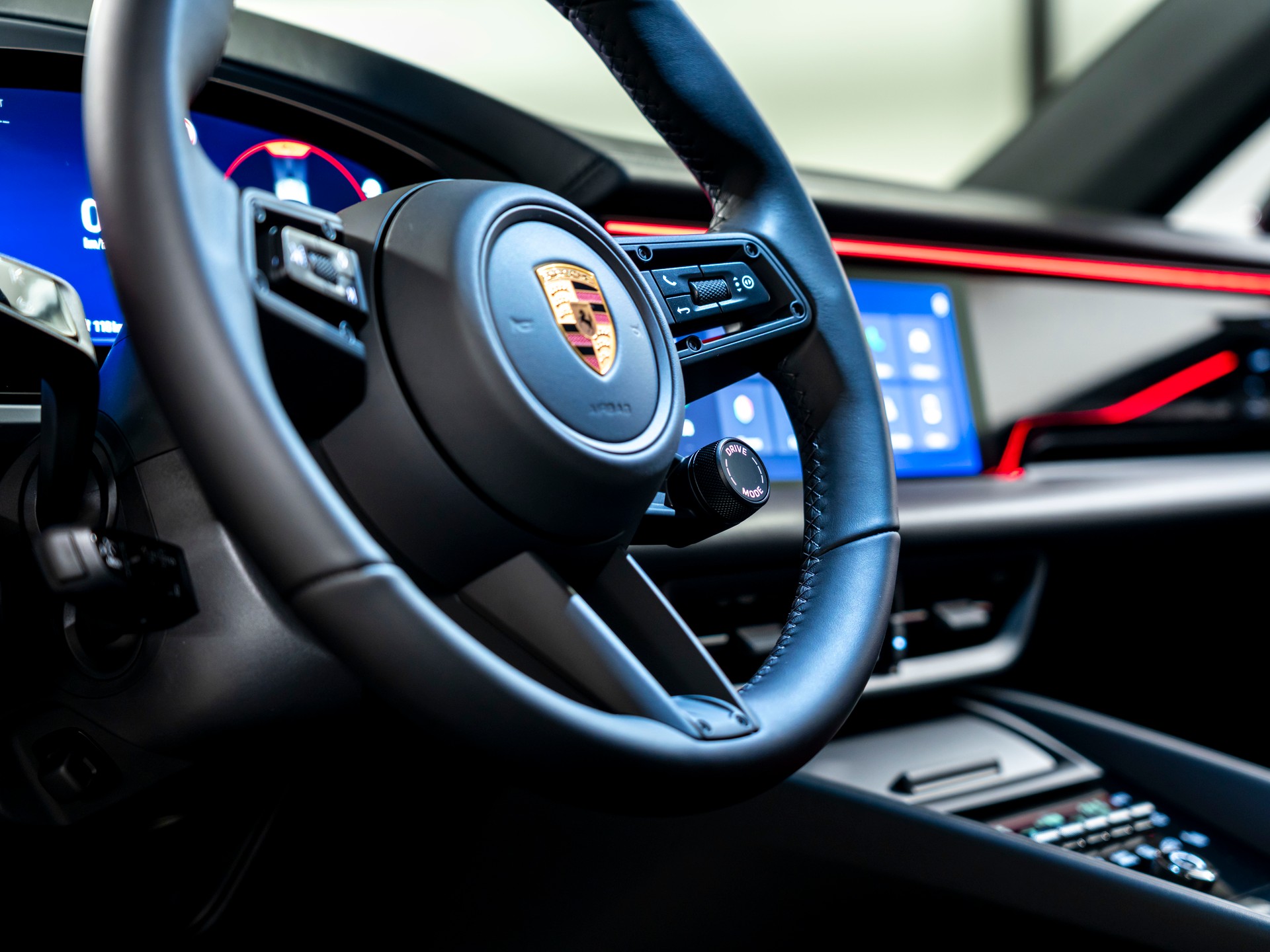 PORSCHE Macan 4 GTS 100kWh-image-17