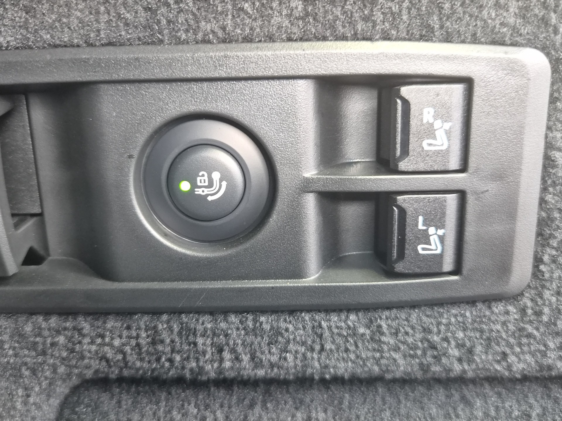 BMW iX xDrive50-image-24