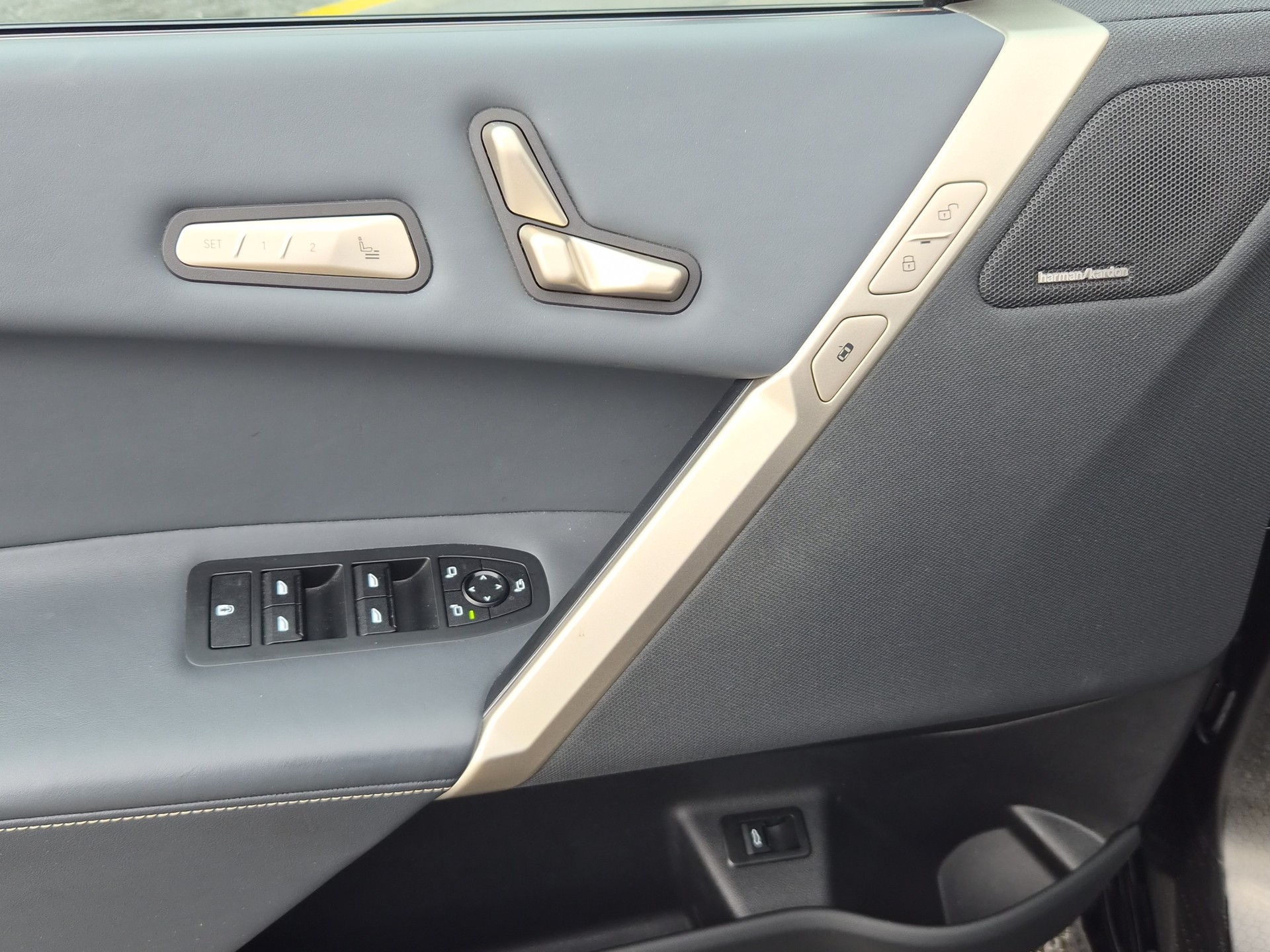 BMW iX xDrive50-image-12