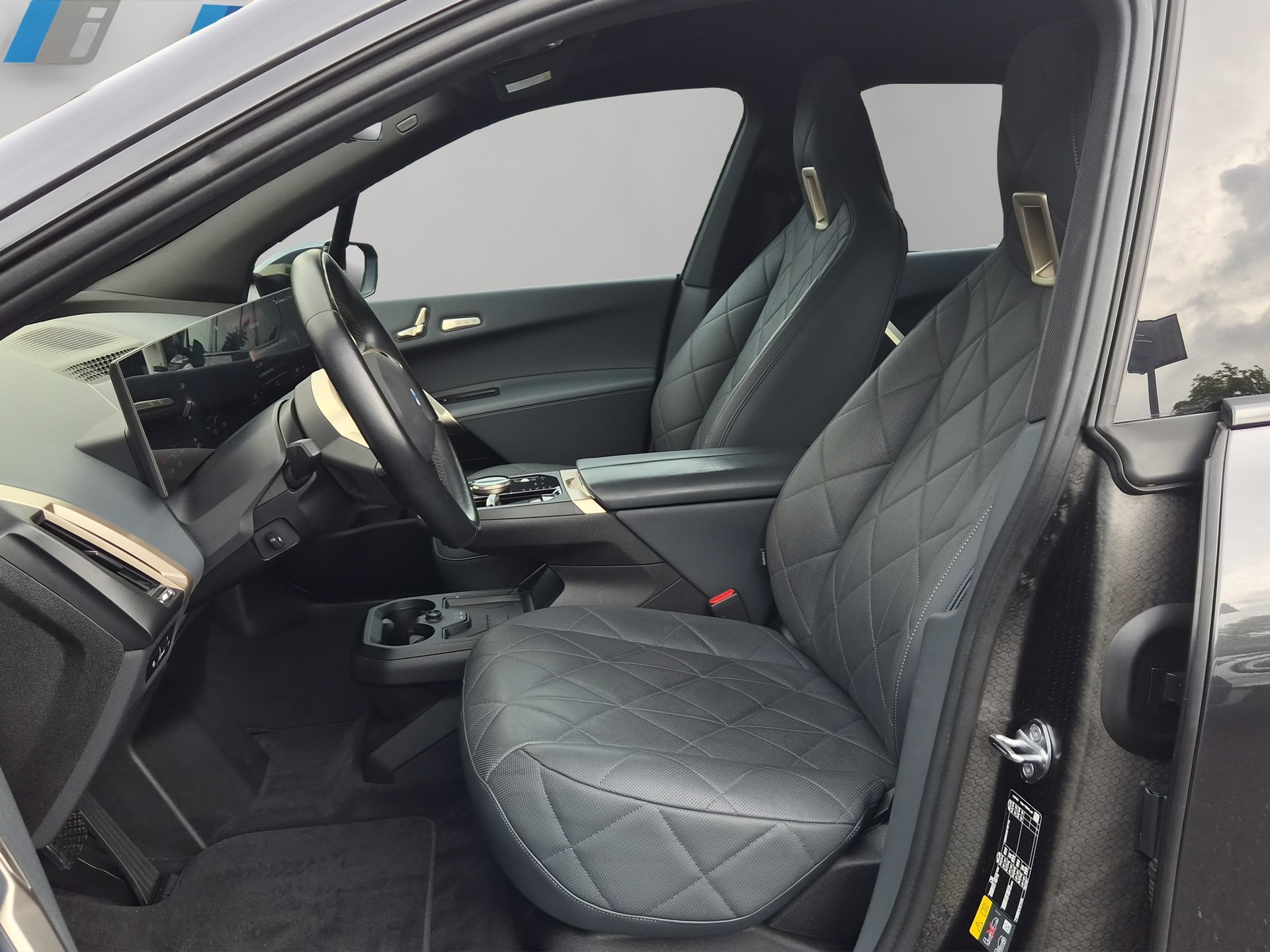 BMW iX xDrive50-image-11