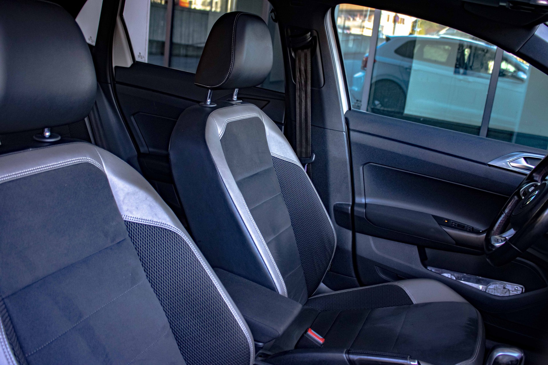 VW Polo 2.0 TSI GTI DSG-image-16