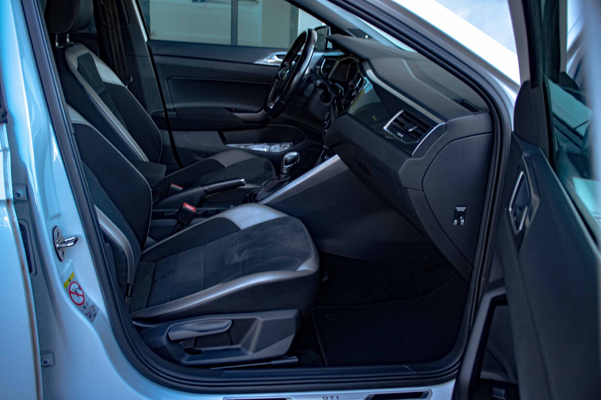 VW Polo 2.0 TSI GTI DSG-image-15