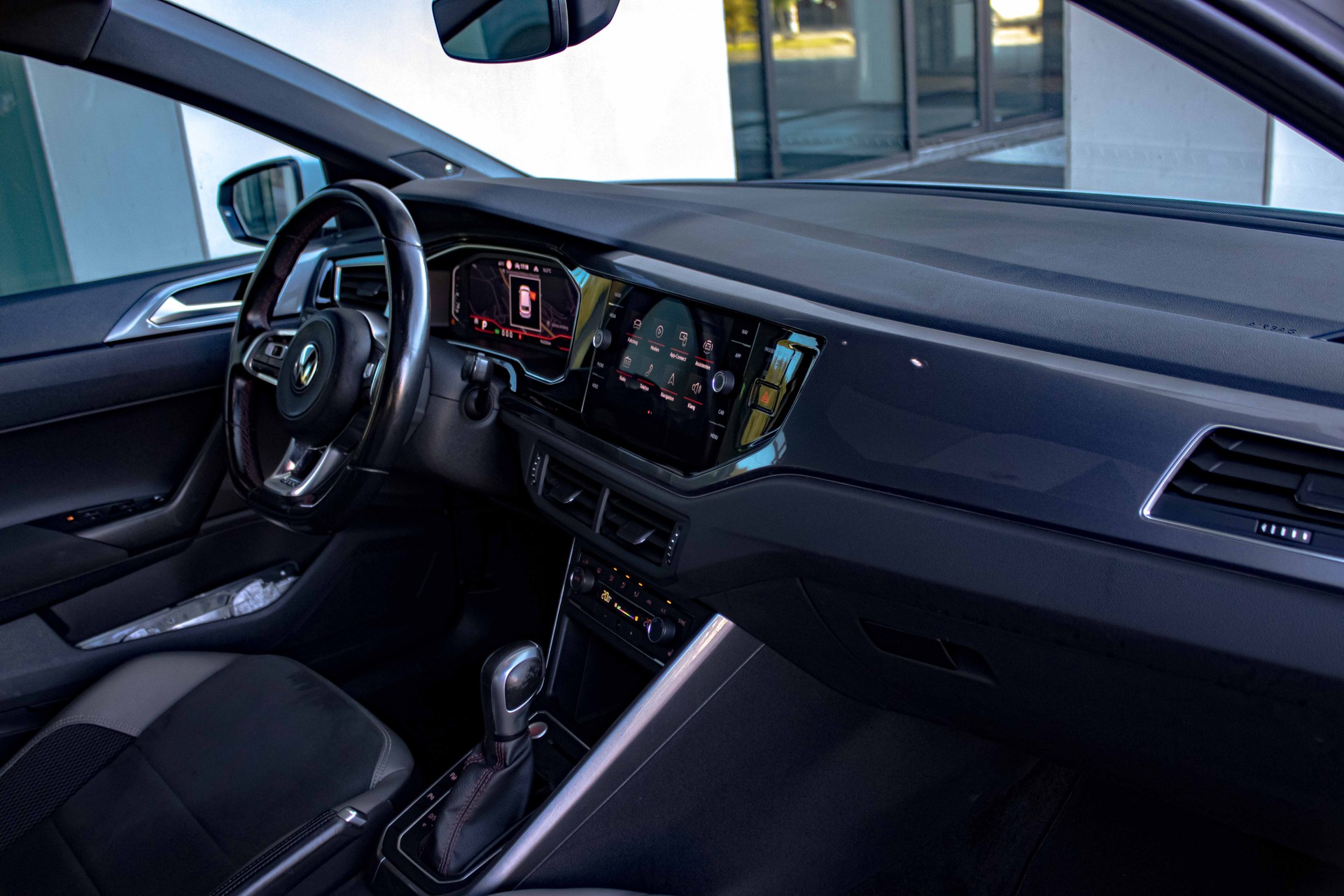 VW Polo 2.0 TSI GTI DSG-image-17