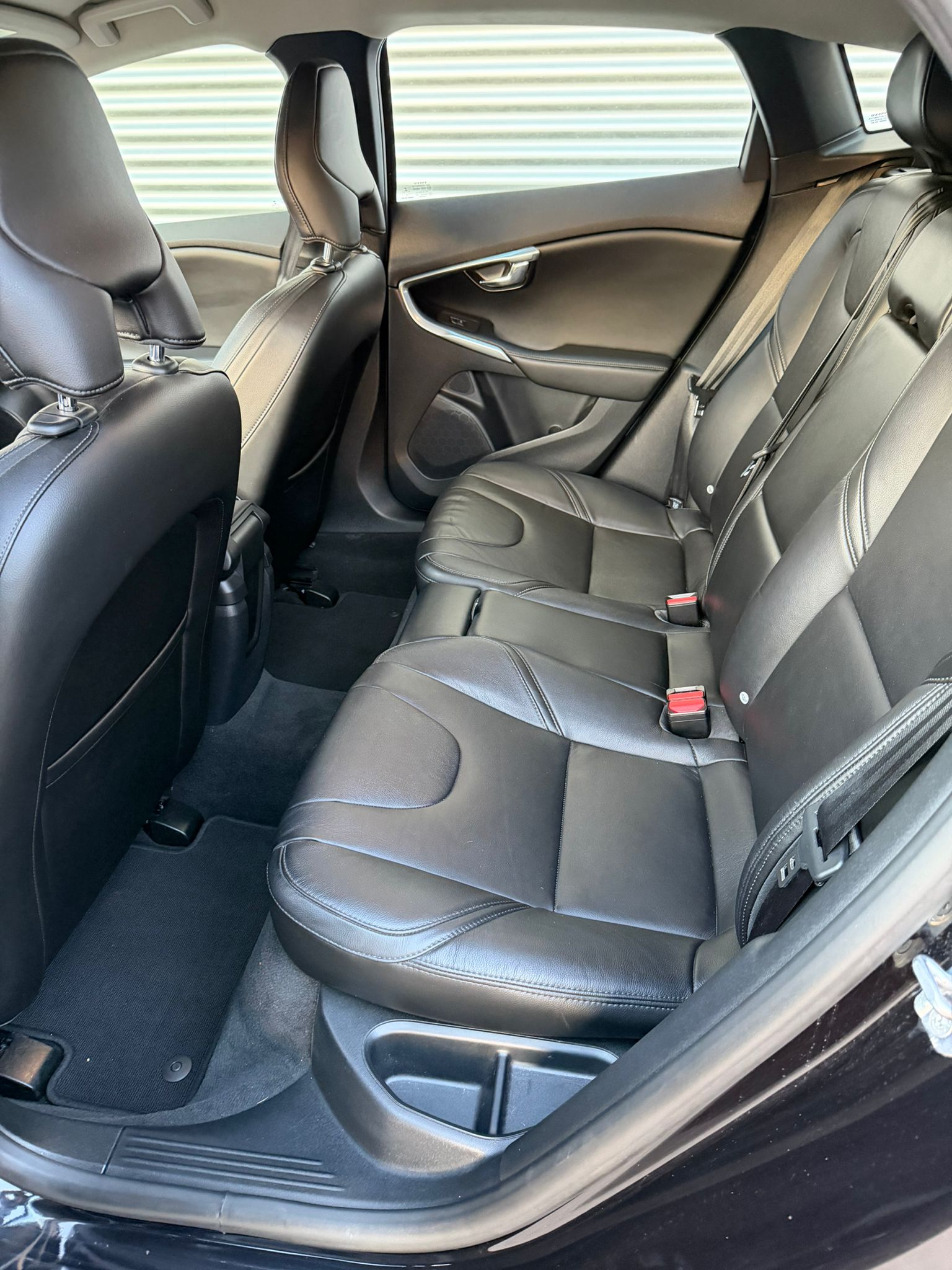 VOLVO V40 D3 Momentum Geartronic-image-12