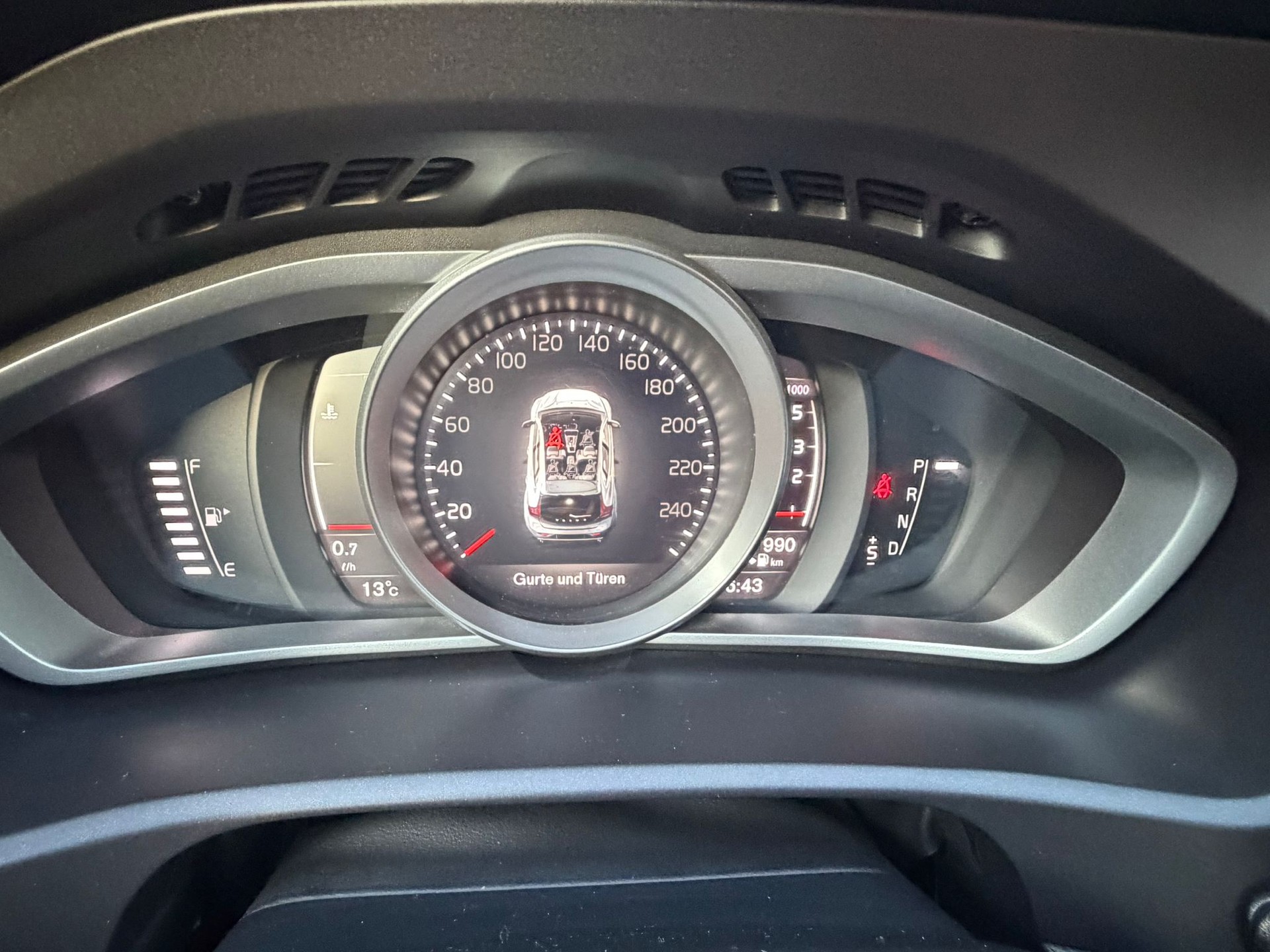 VOLVO V40 D3 Momentum Geartronic-image-13