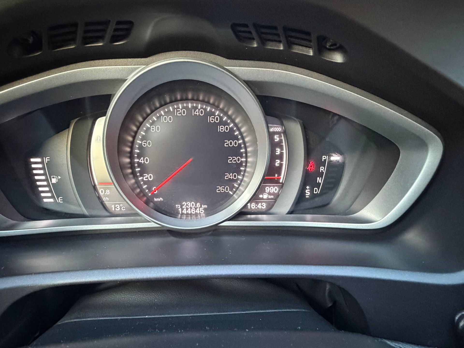 VOLVO V40 D3 Momentum Geartronic-image-9