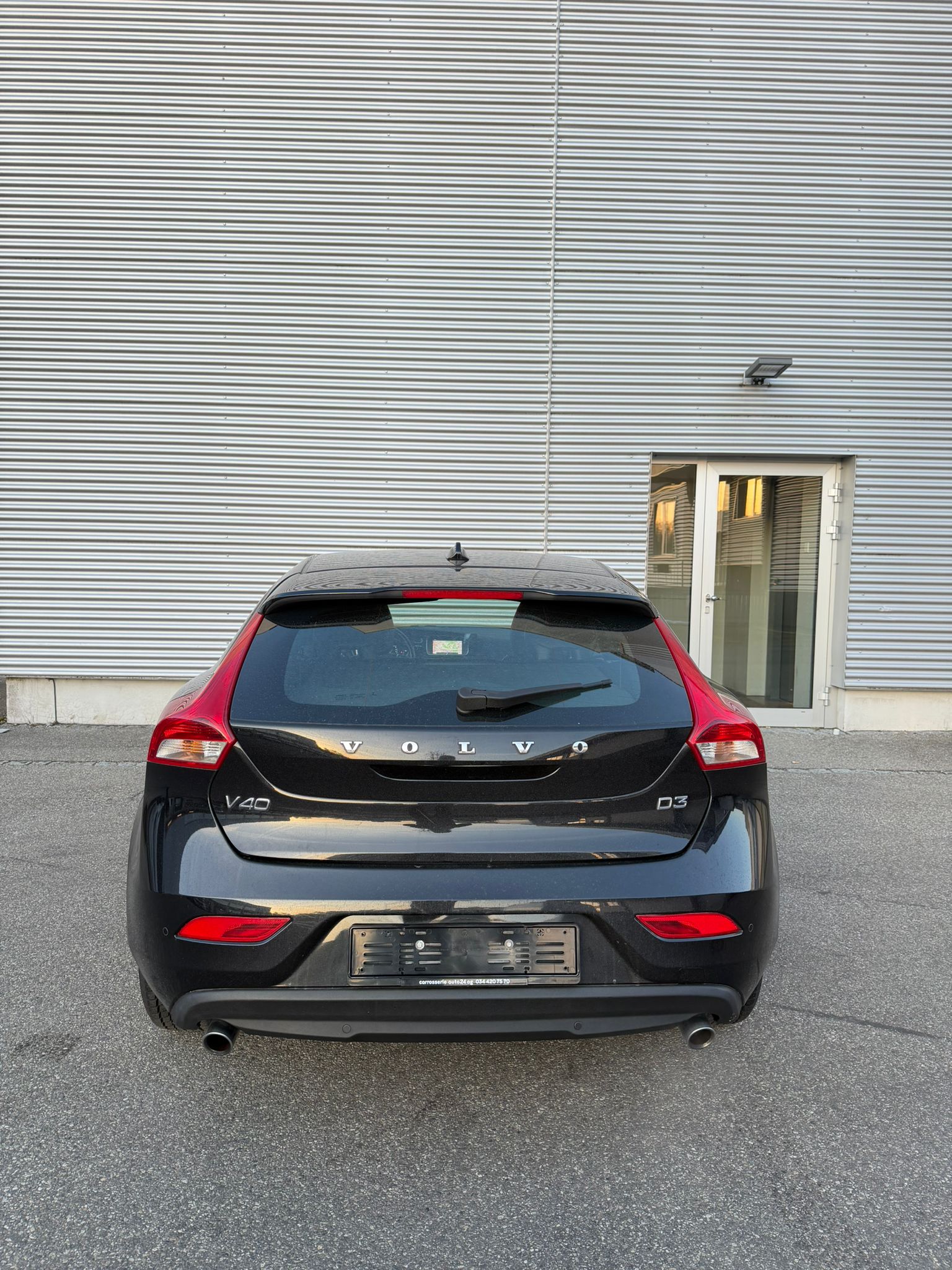 VOLVO V40 D3 Momentum Geartronic-image-5