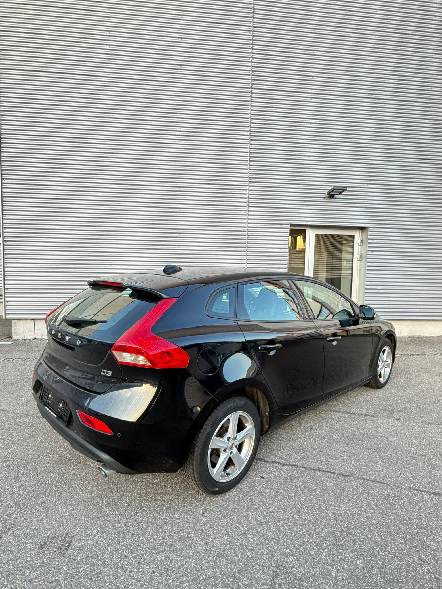 VOLVO V40 D3 Momentum Geartronic-image-3