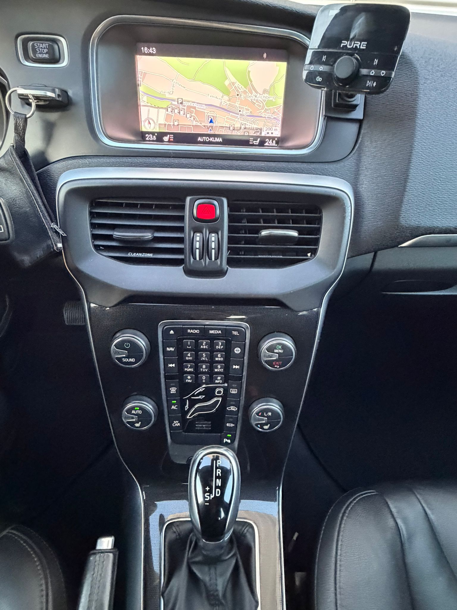 VOLVO V40 D3 Momentum Geartronic-image-10