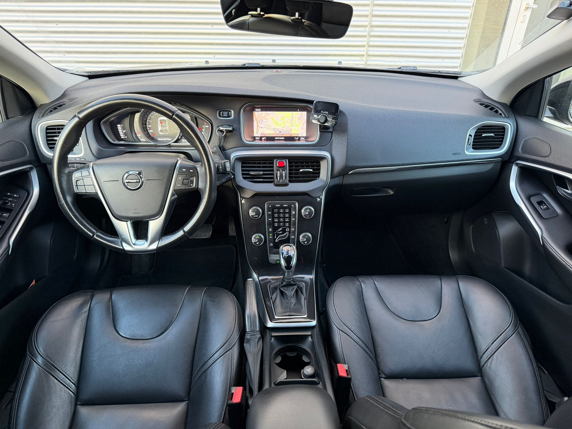 VOLVO V40 D3 Momentum Geartronic-image-8