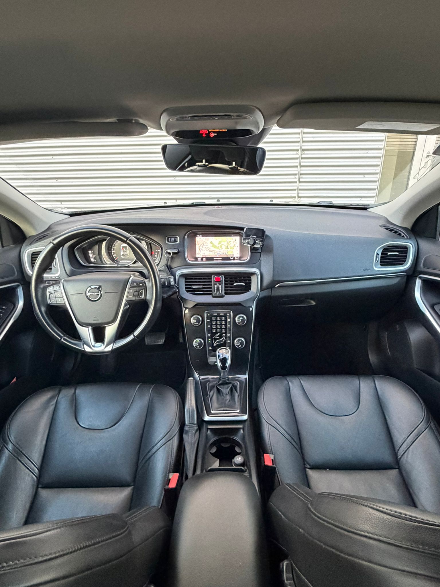 VOLVO V40 D3 Momentum Geartronic-image-11