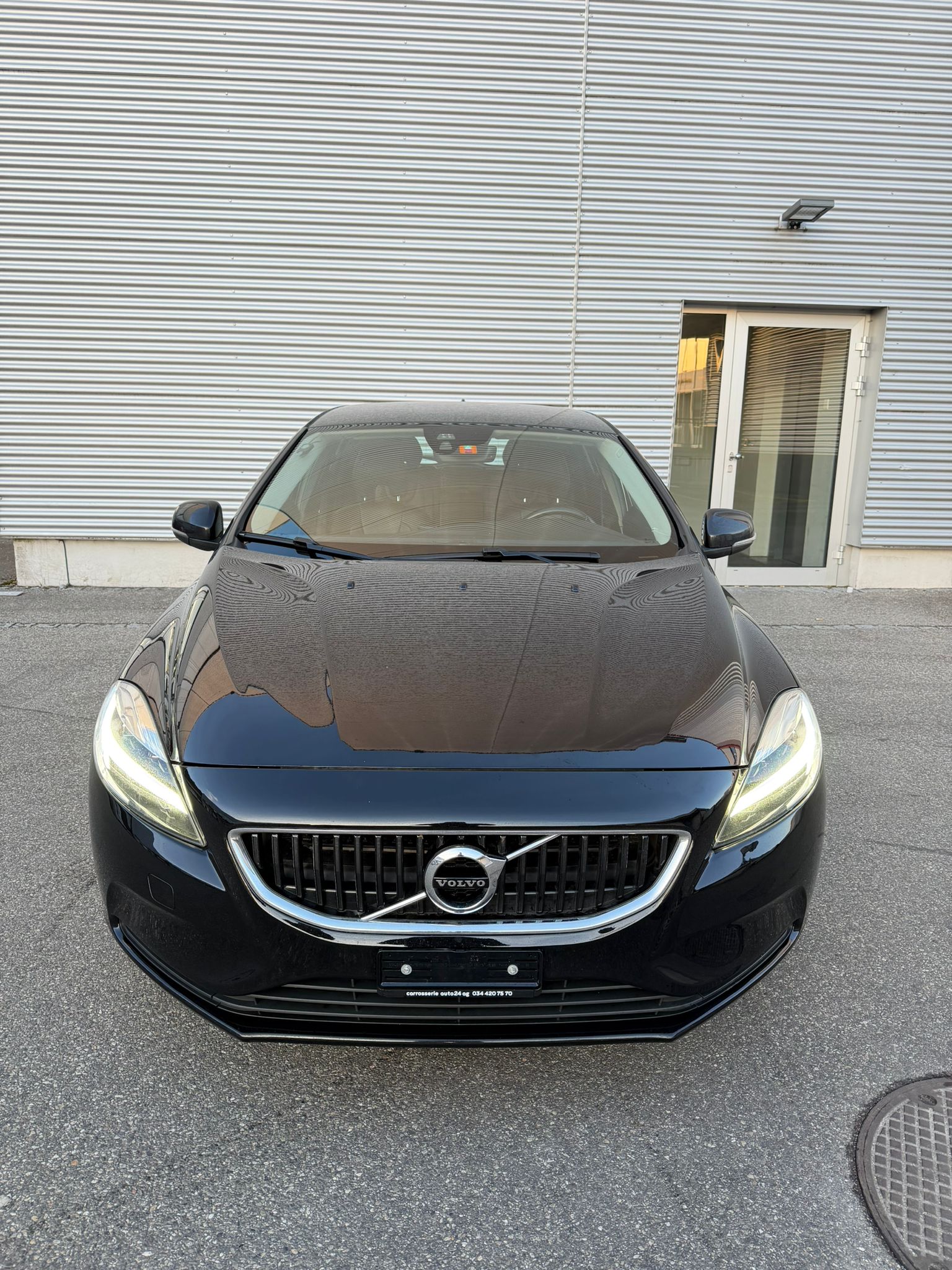 VOLVO V40 D3 Momentum Geartronic-image-2