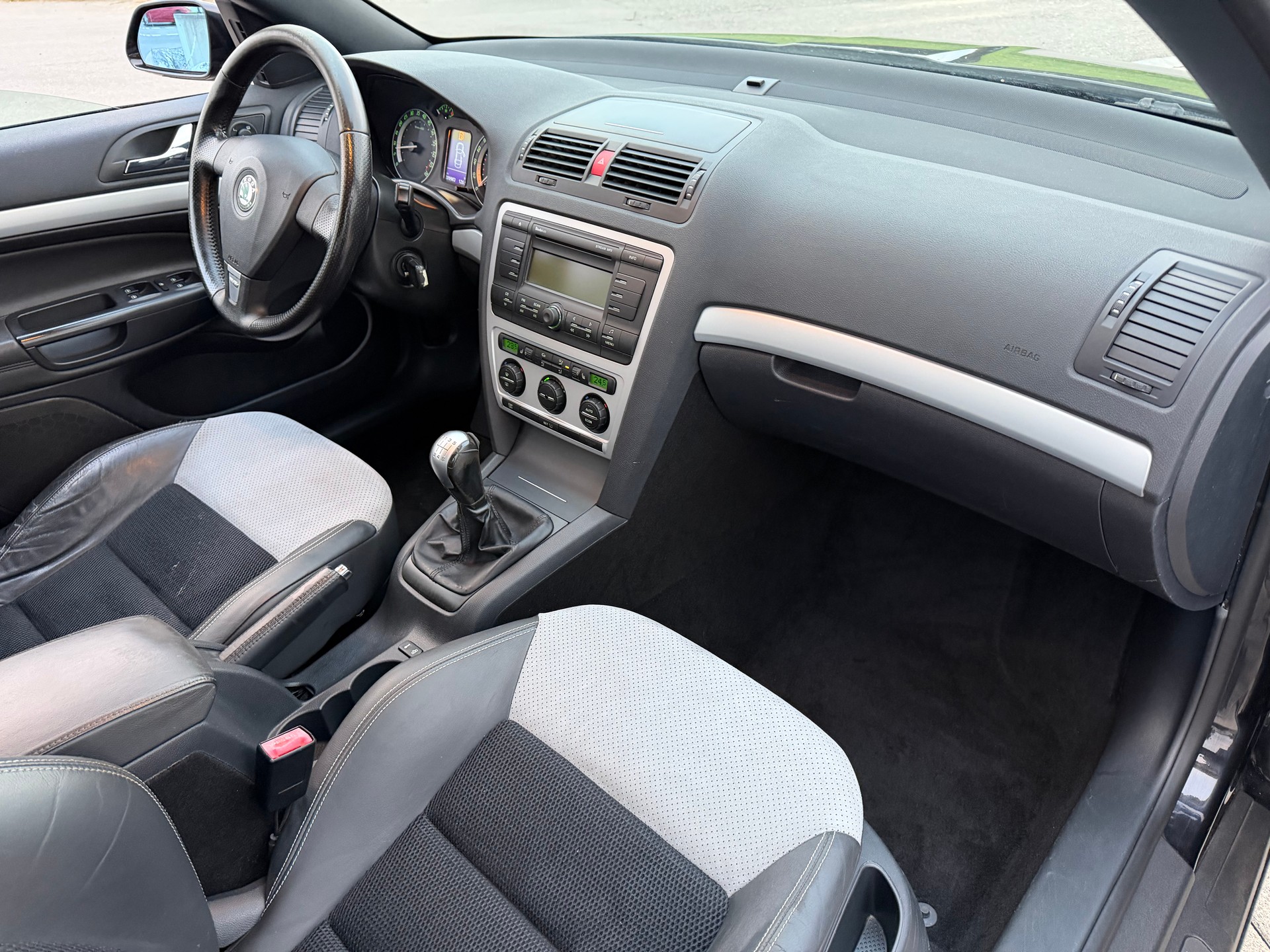 SKODA Octavia 2.0 TFSI RS-image-4