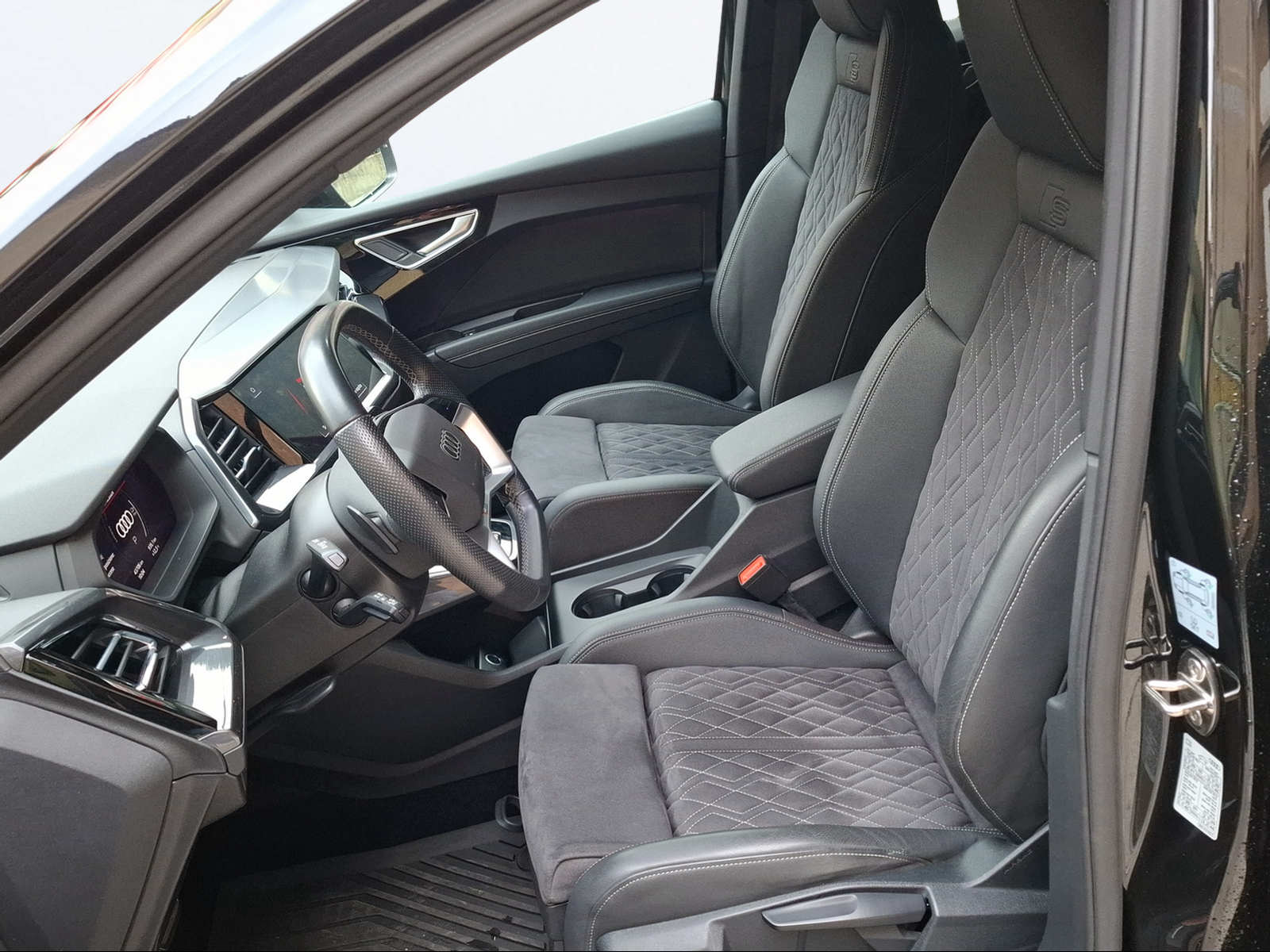 AUDI Q4 Sportback e-tron 50 quattro-image-9