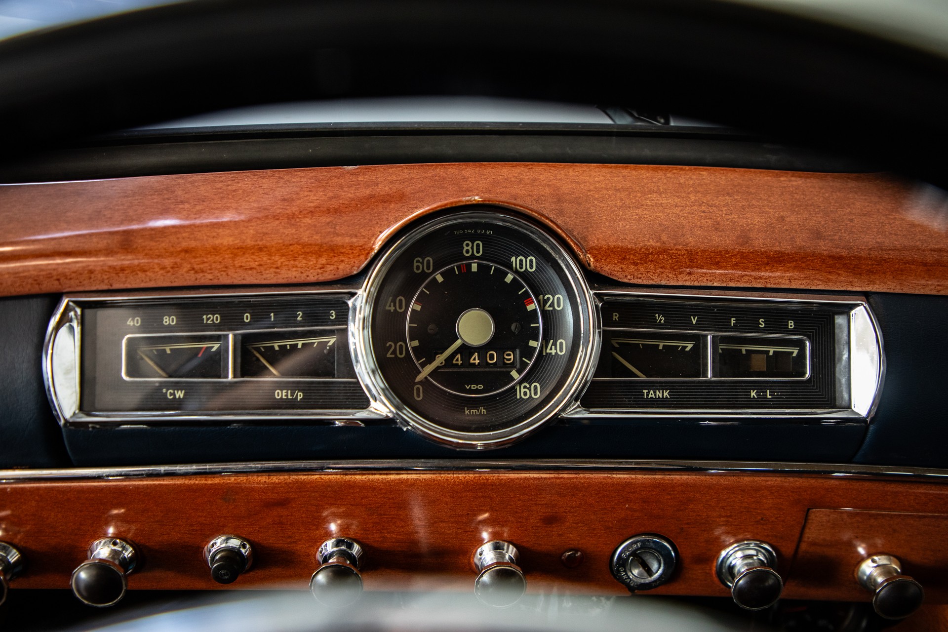 MERCEDES-BENZ 219-image-16