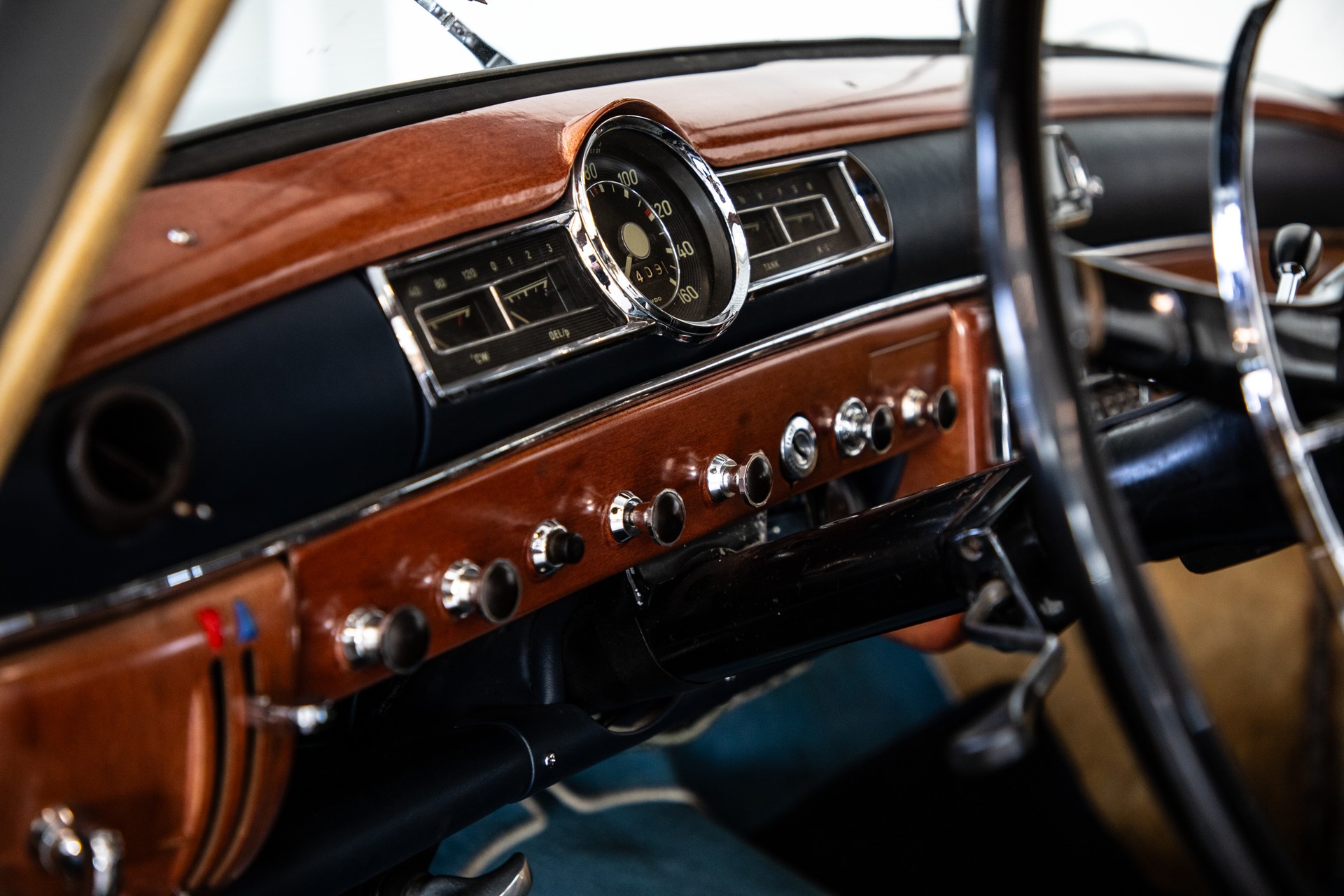 MERCEDES-BENZ 219-image-17