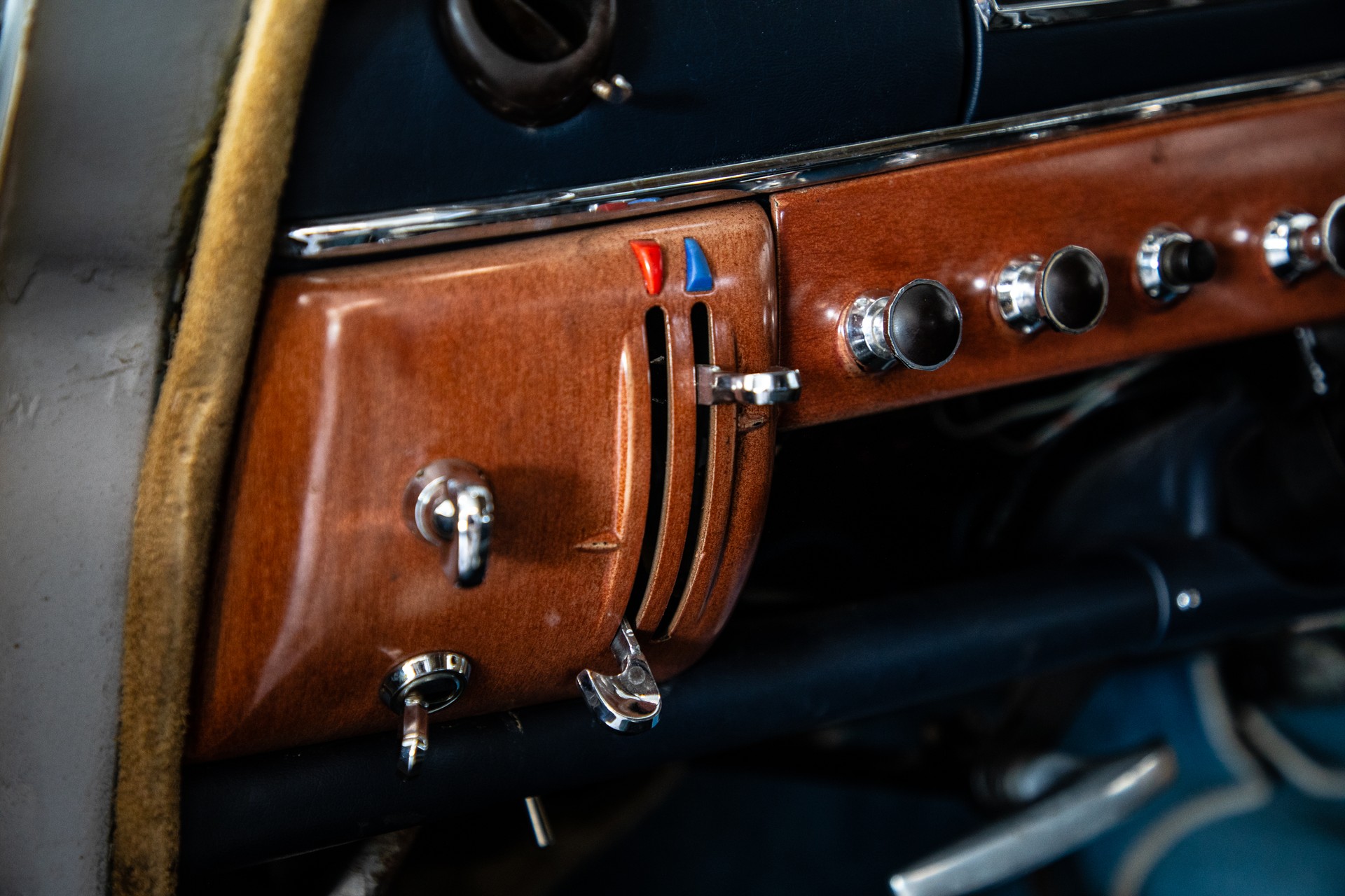 MERCEDES-BENZ 219-image-18