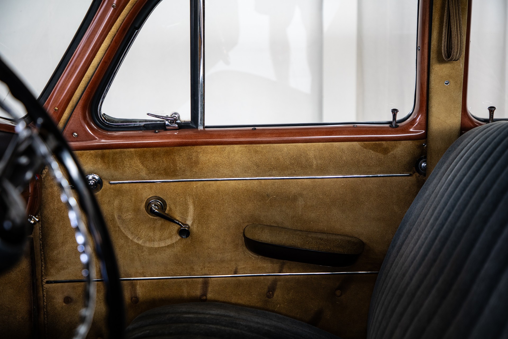 MERCEDES-BENZ 219-image-12