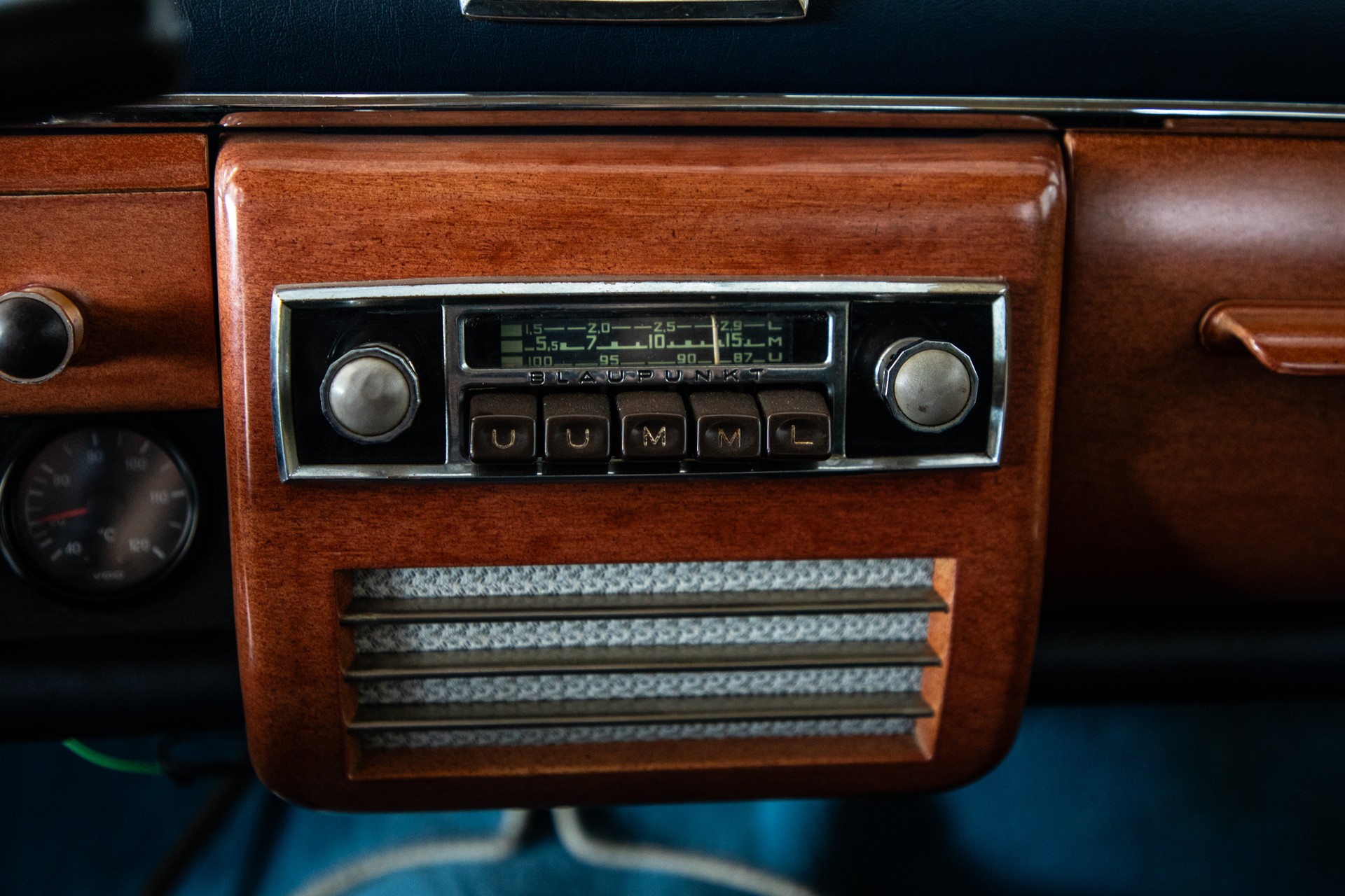 MERCEDES-BENZ 219-image-22