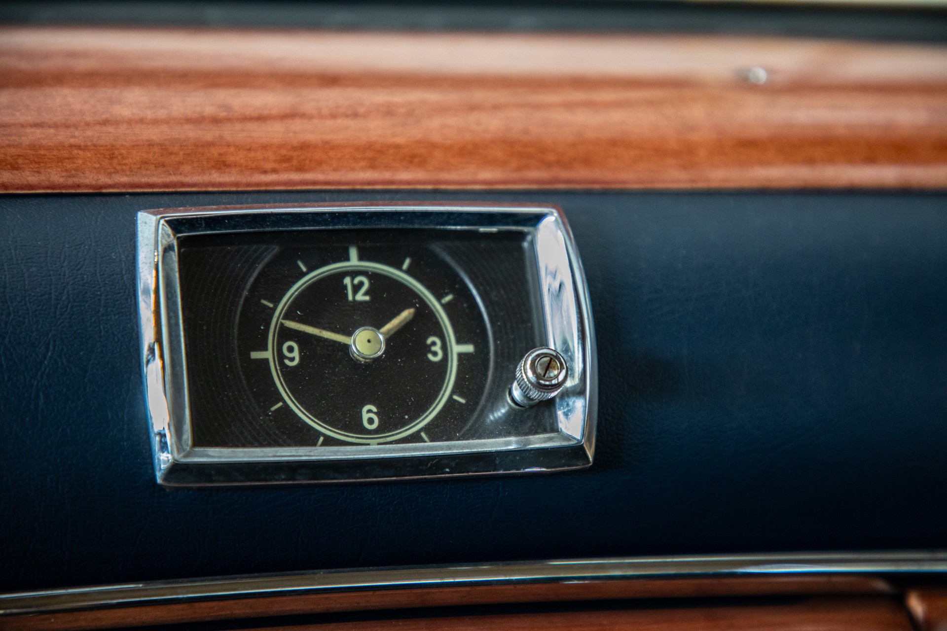 MERCEDES-BENZ 219-image-21