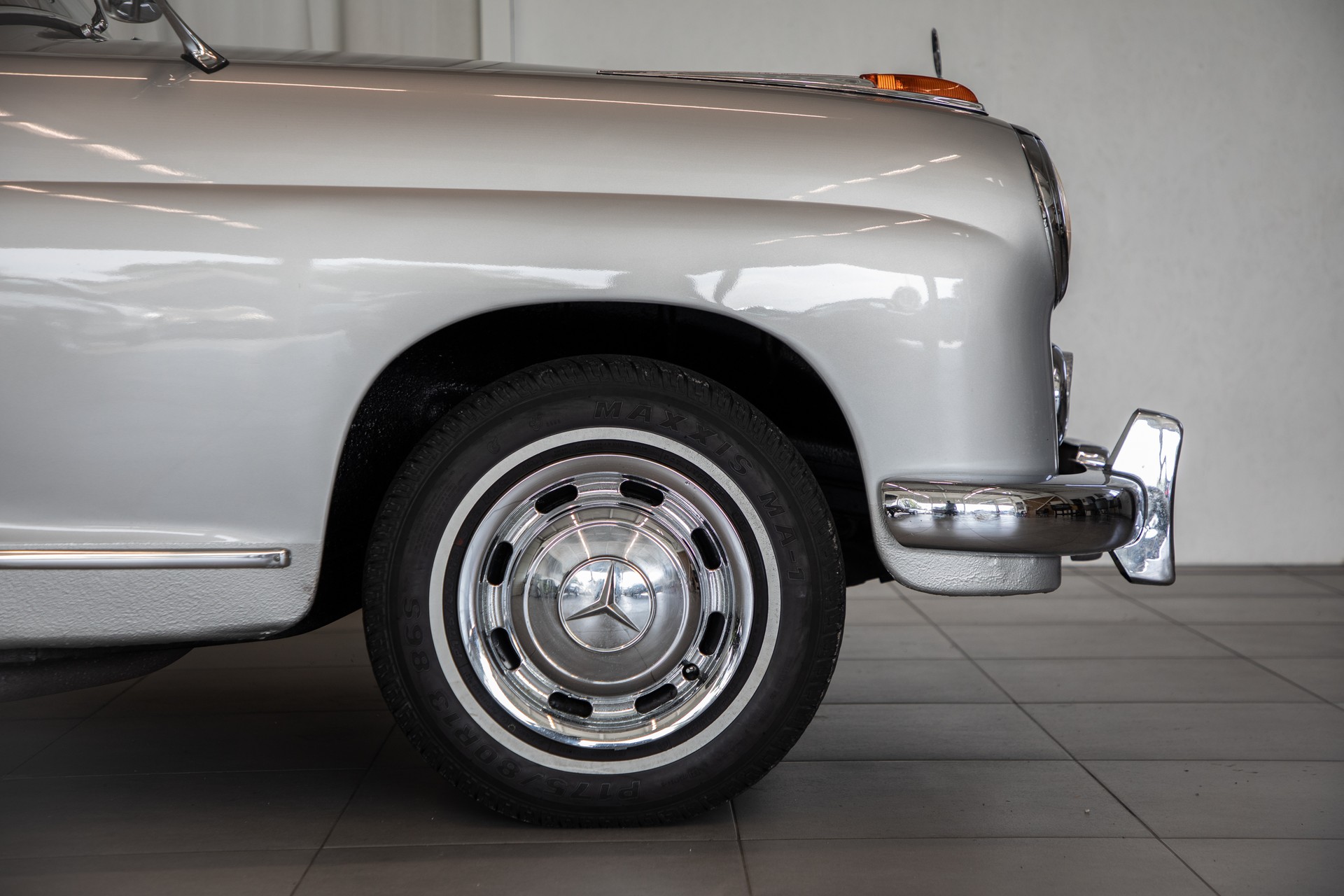 MERCEDES-BENZ 219-image-5