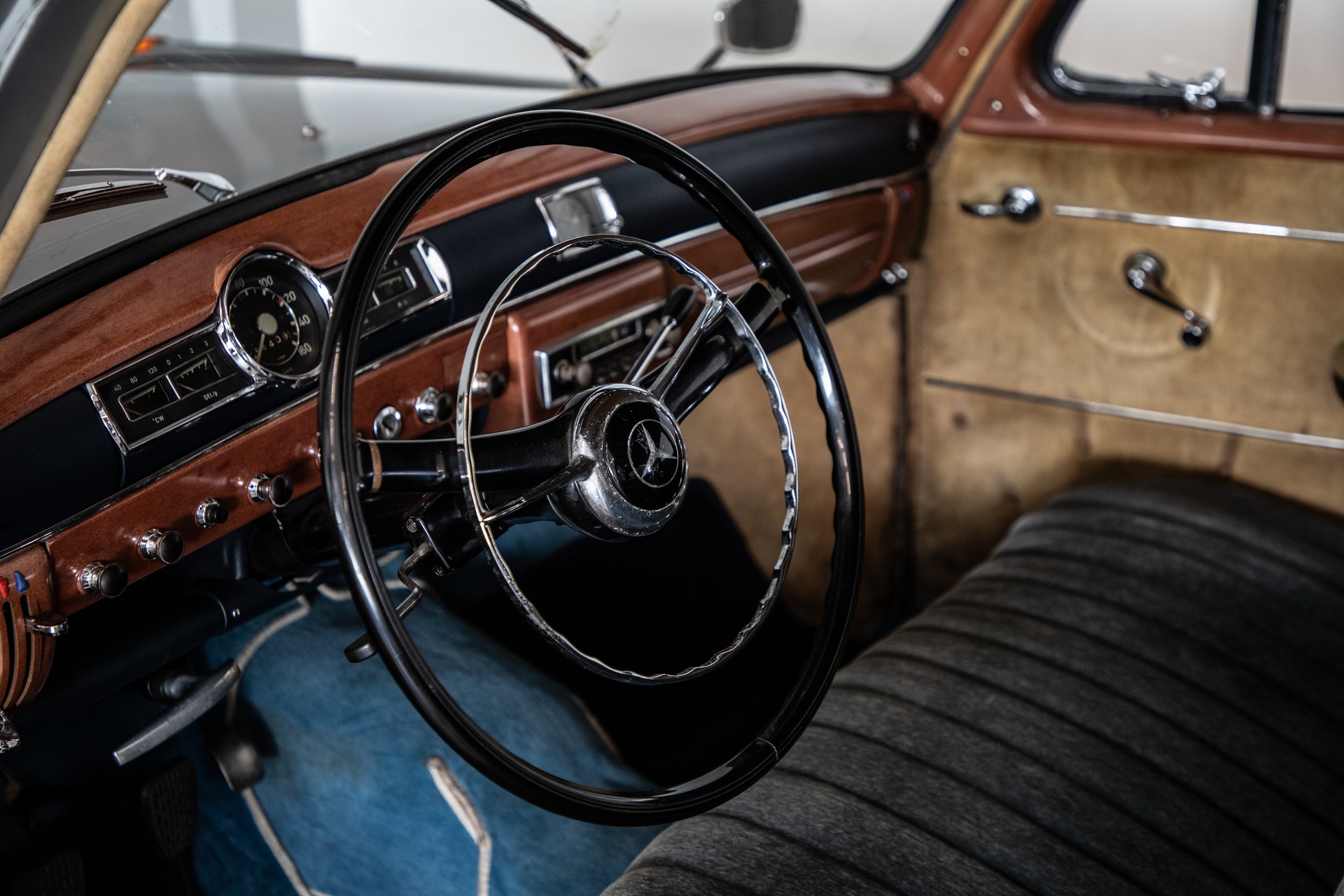 MERCEDES-BENZ 219-image-10