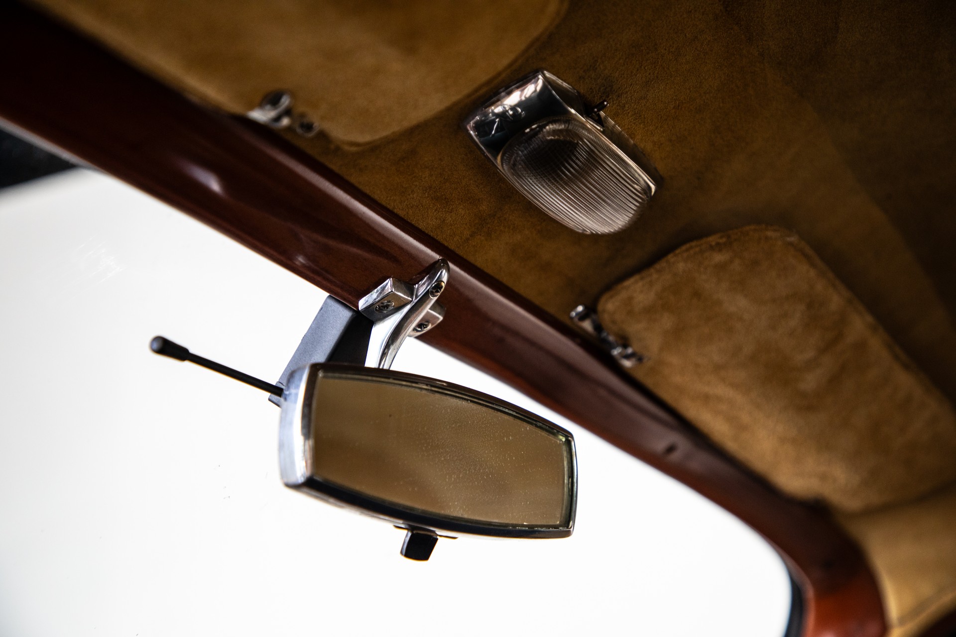 MERCEDES-BENZ 219-image-23