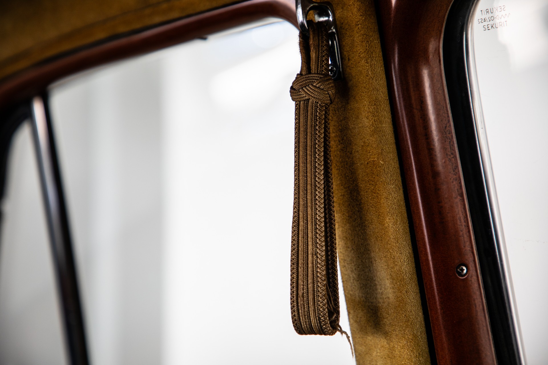 MERCEDES-BENZ 219-image-24