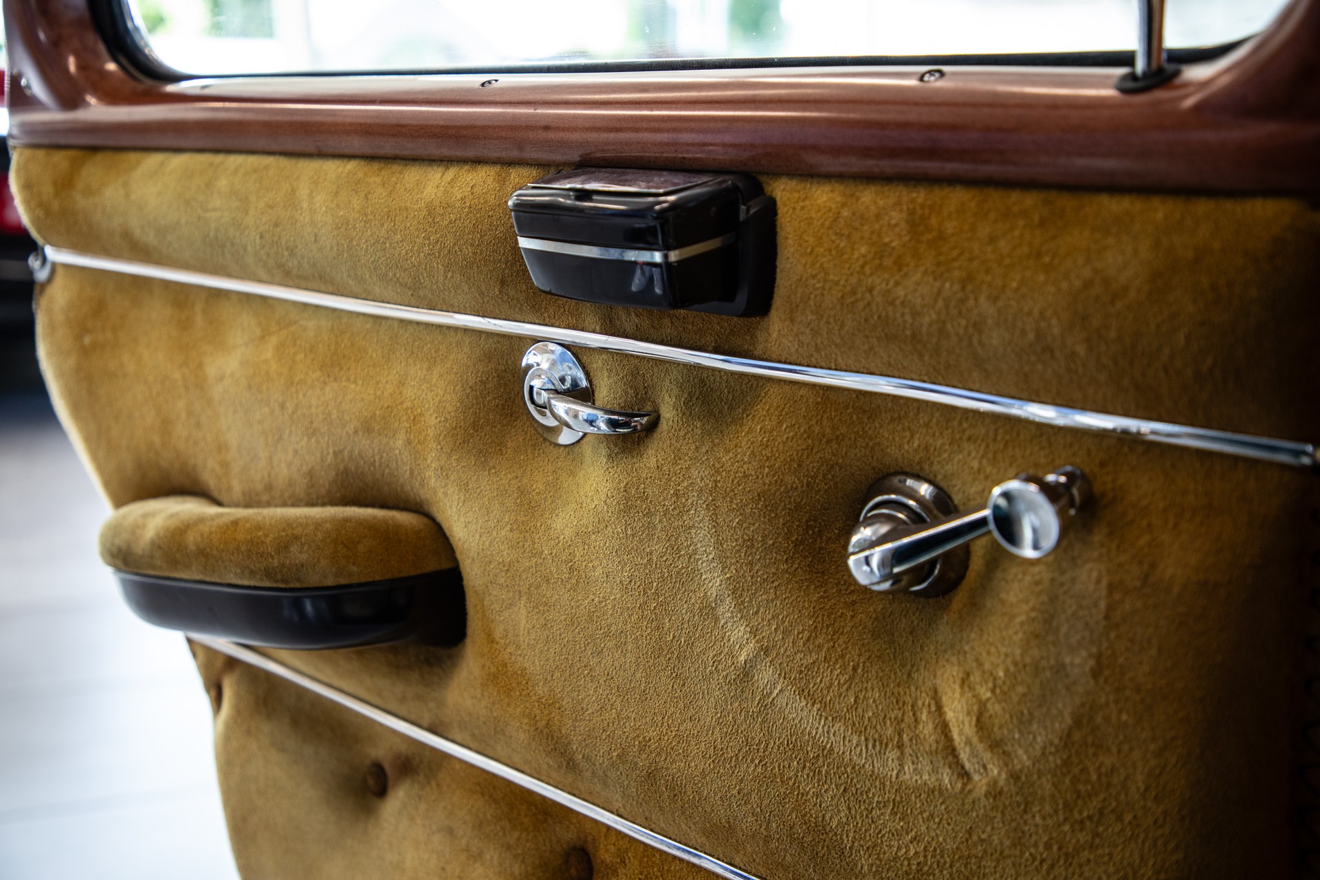 MERCEDES-BENZ 219-image-15
