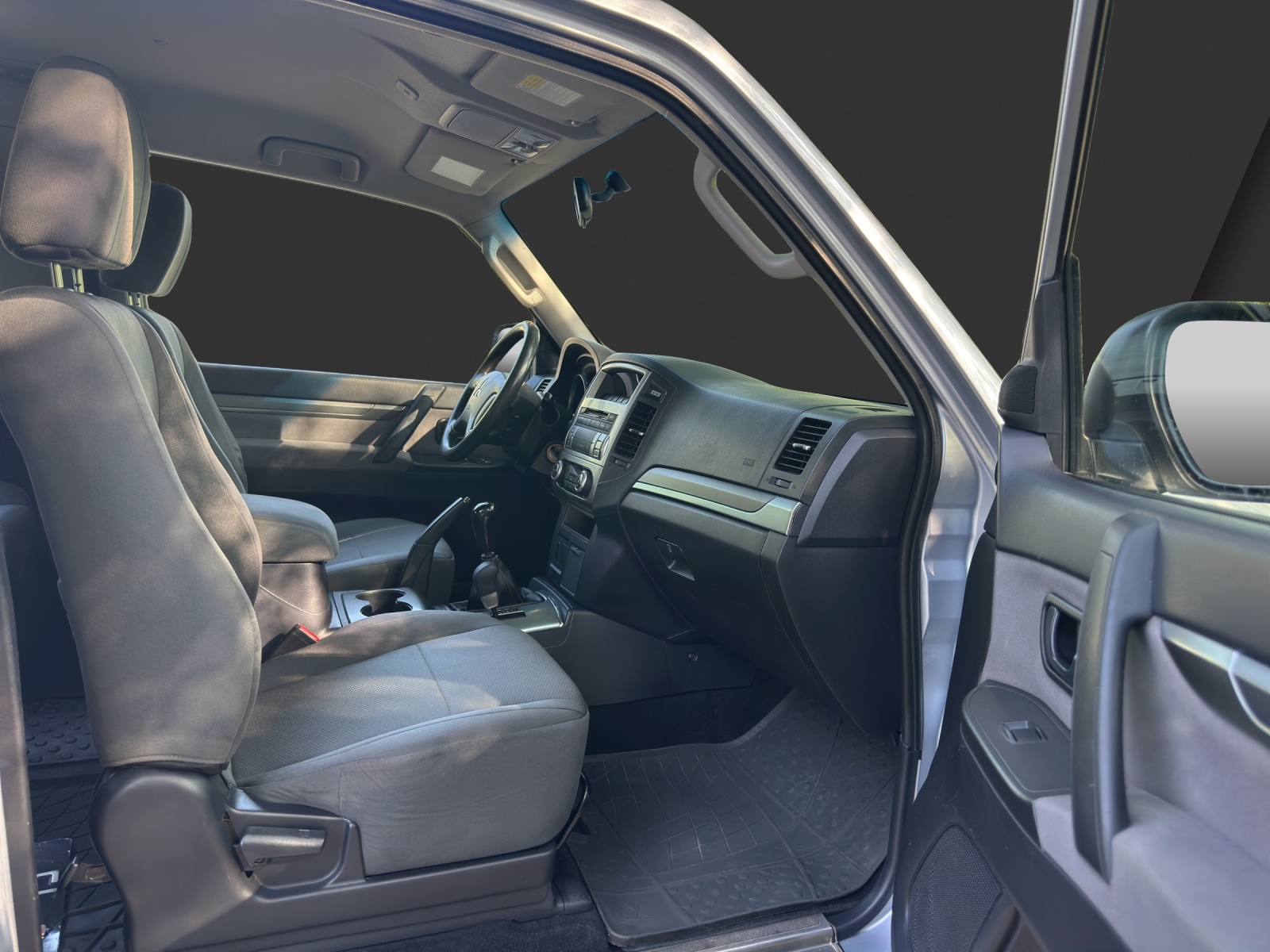 MITSUBISHI Pajero 3.2 DI-D Inform-image-12