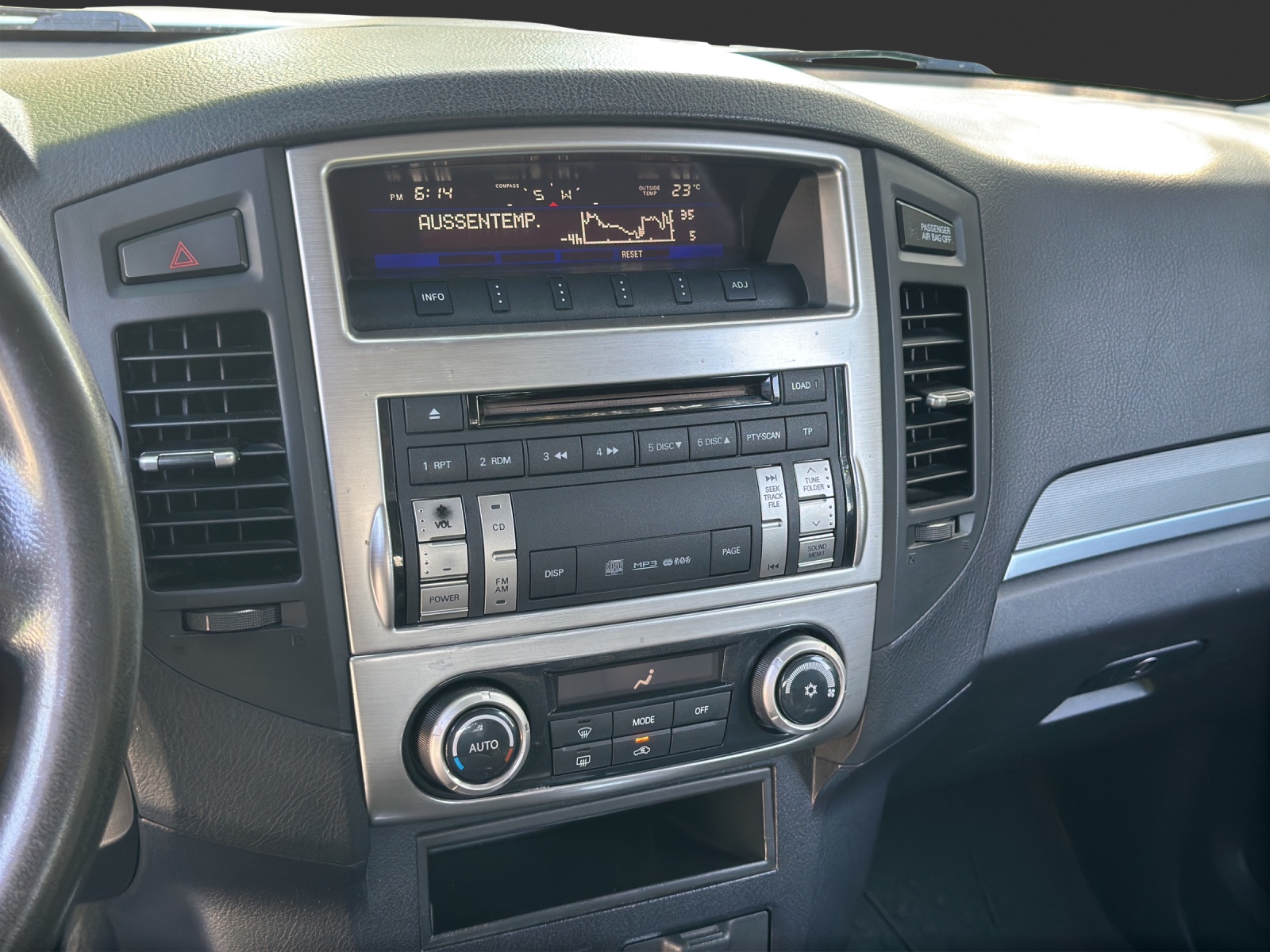 MITSUBISHI Pajero 3.2 DI-D Inform-image-11