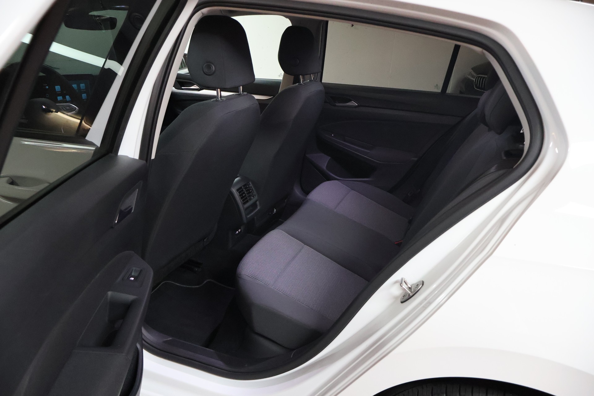 VW Golf 1.0 TSI Value-image-15