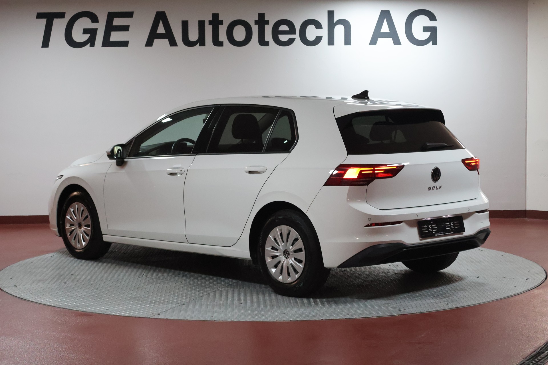 VW Golf 1.0 TSI Value-image-16