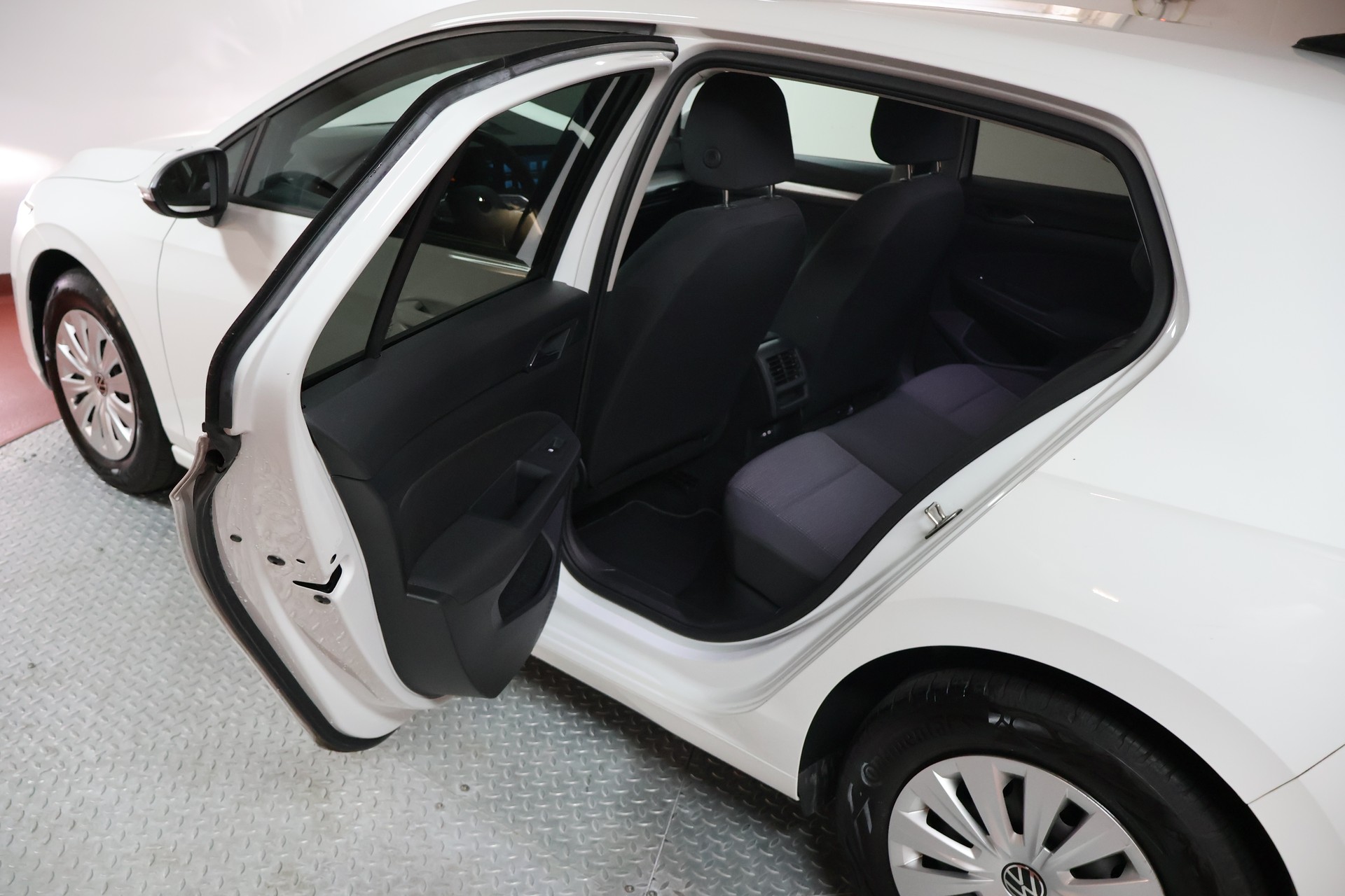 VW Golf 1.0 TSI Value-image-14