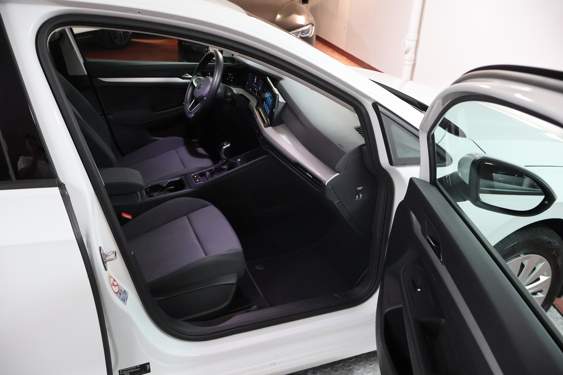 VW Golf 1.0 TSI Value-image-12