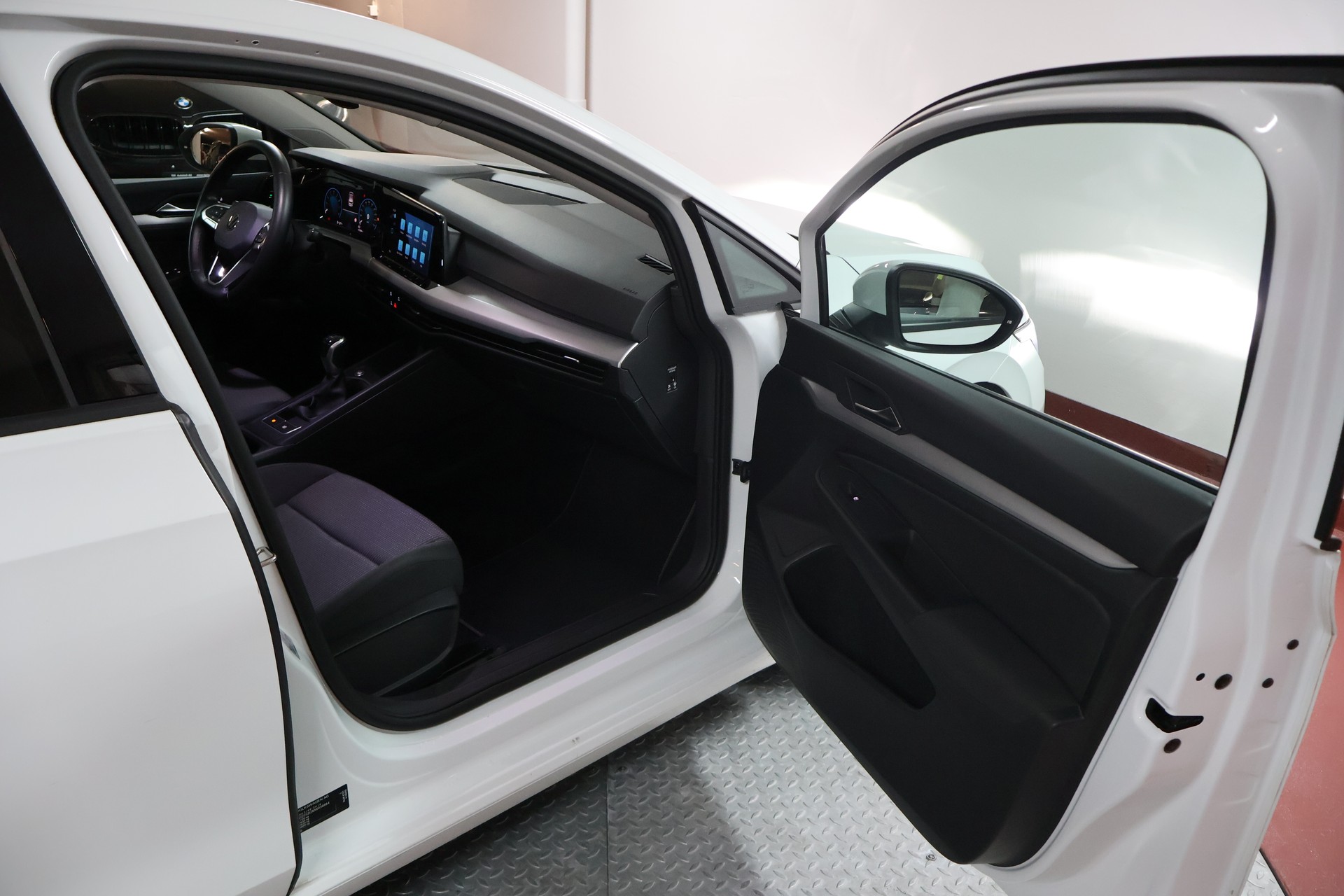 VW Golf 1.0 TSI Value-image-13