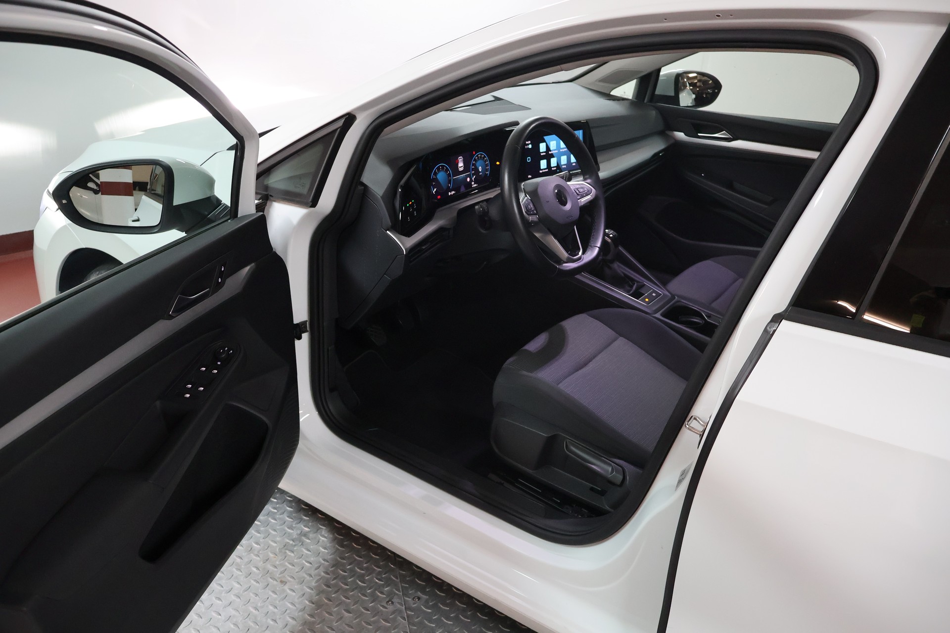 VW Golf 1.0 TSI Value-image-5