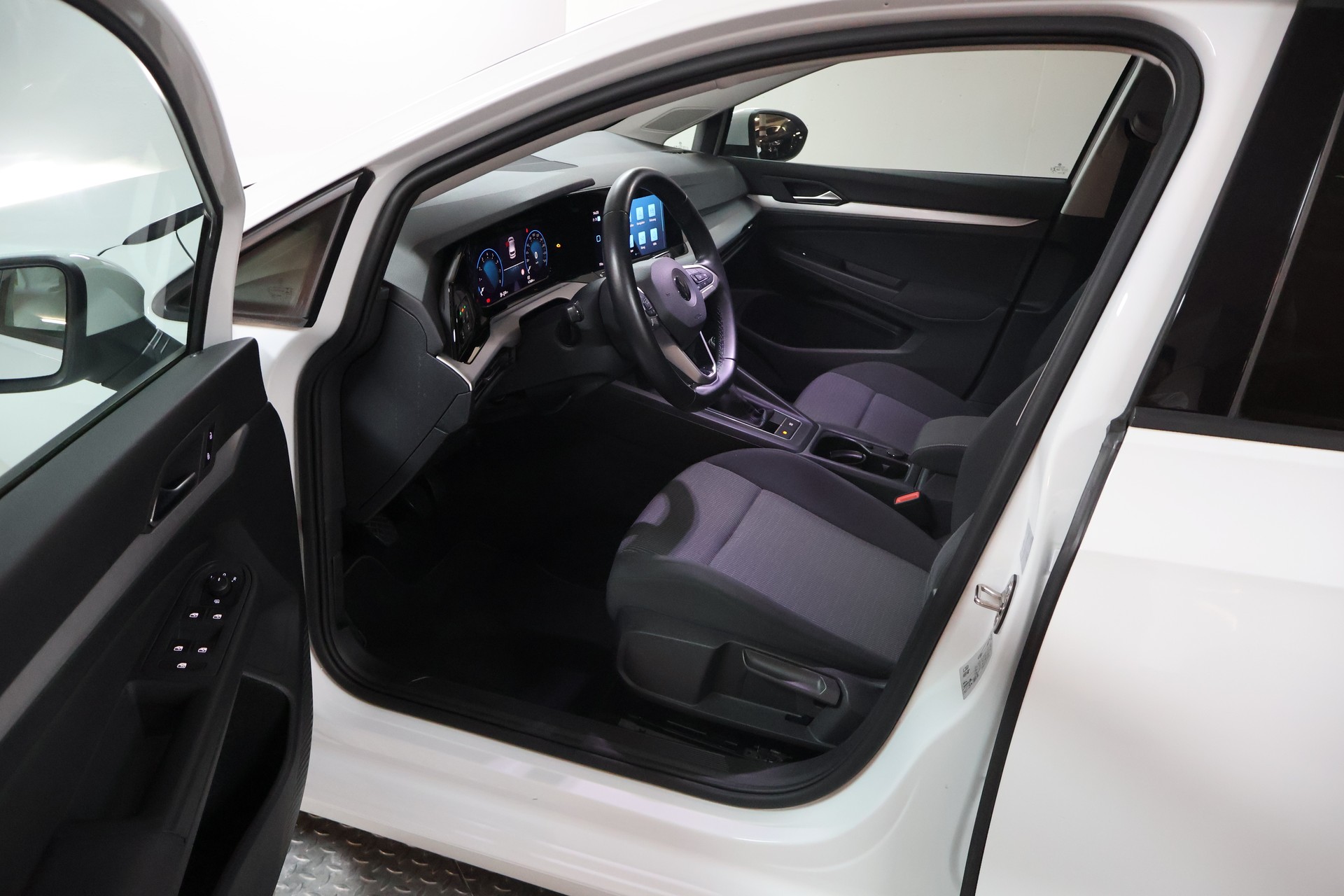 VW Golf 1.0 TSI Value-image-6