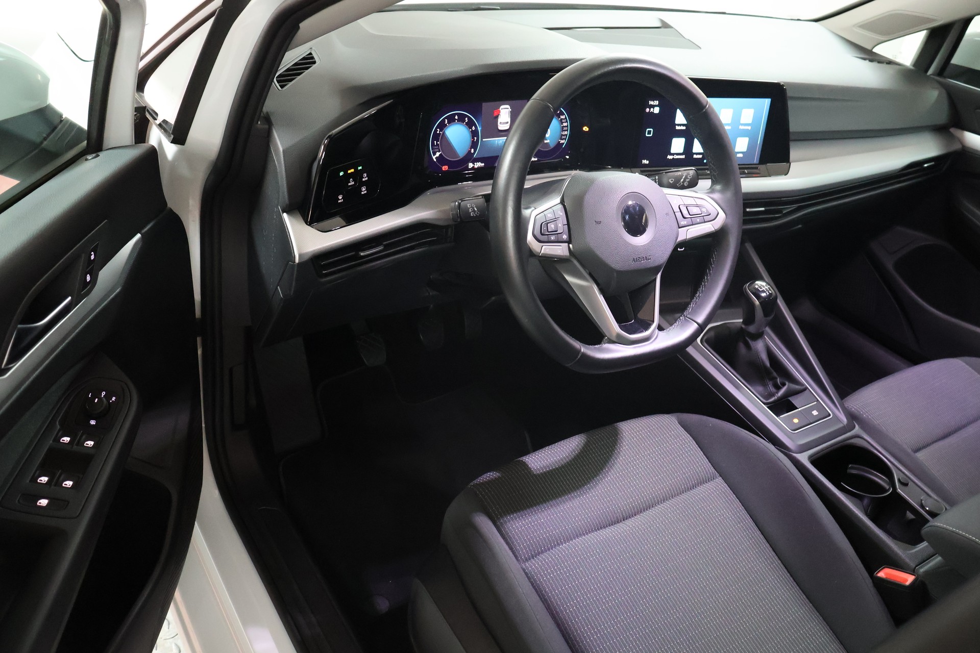 VW Golf 1.0 TSI Value-image-7