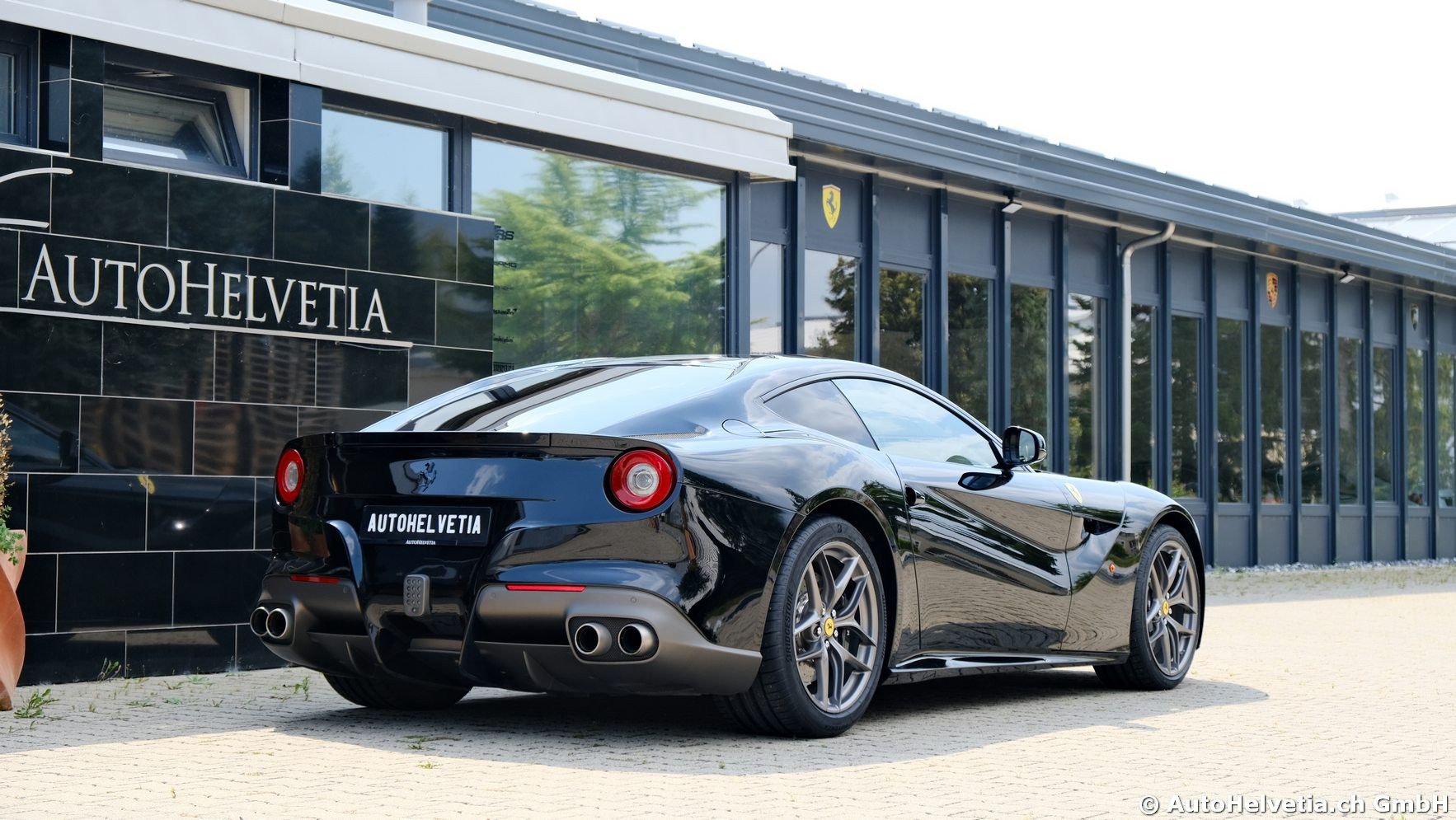 FERRARI F12 Berlinetta-image-4
