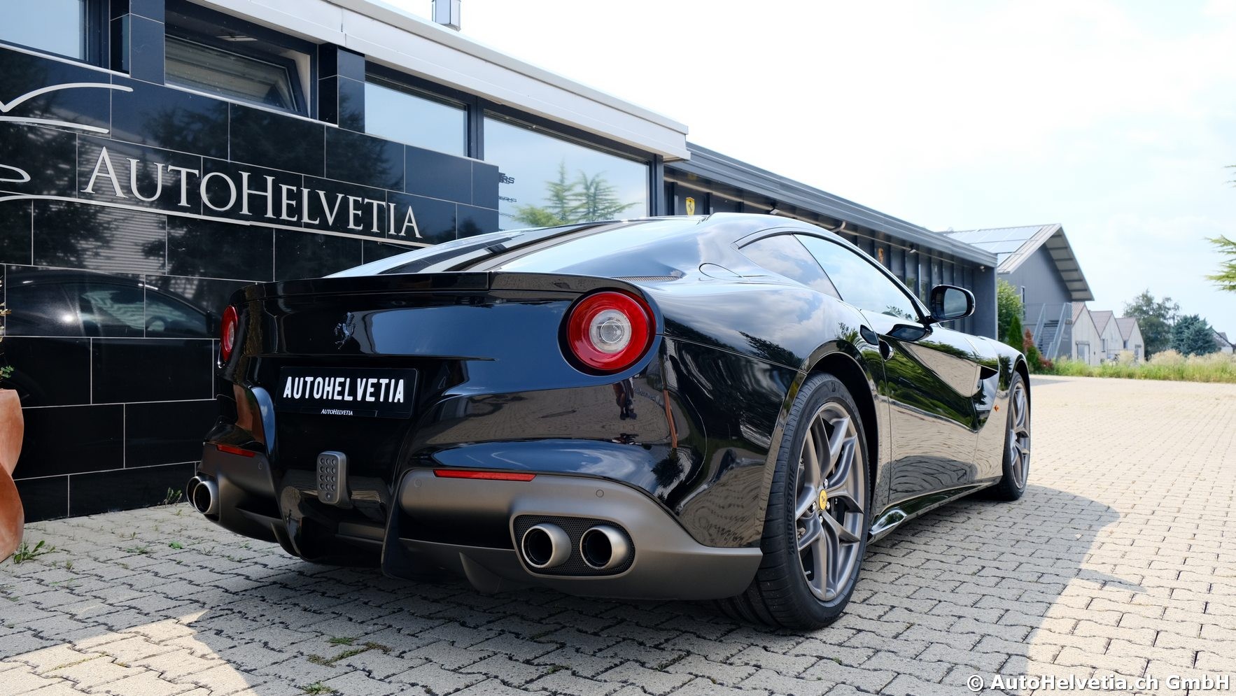 FERRARI F12 Berlinetta-image-5