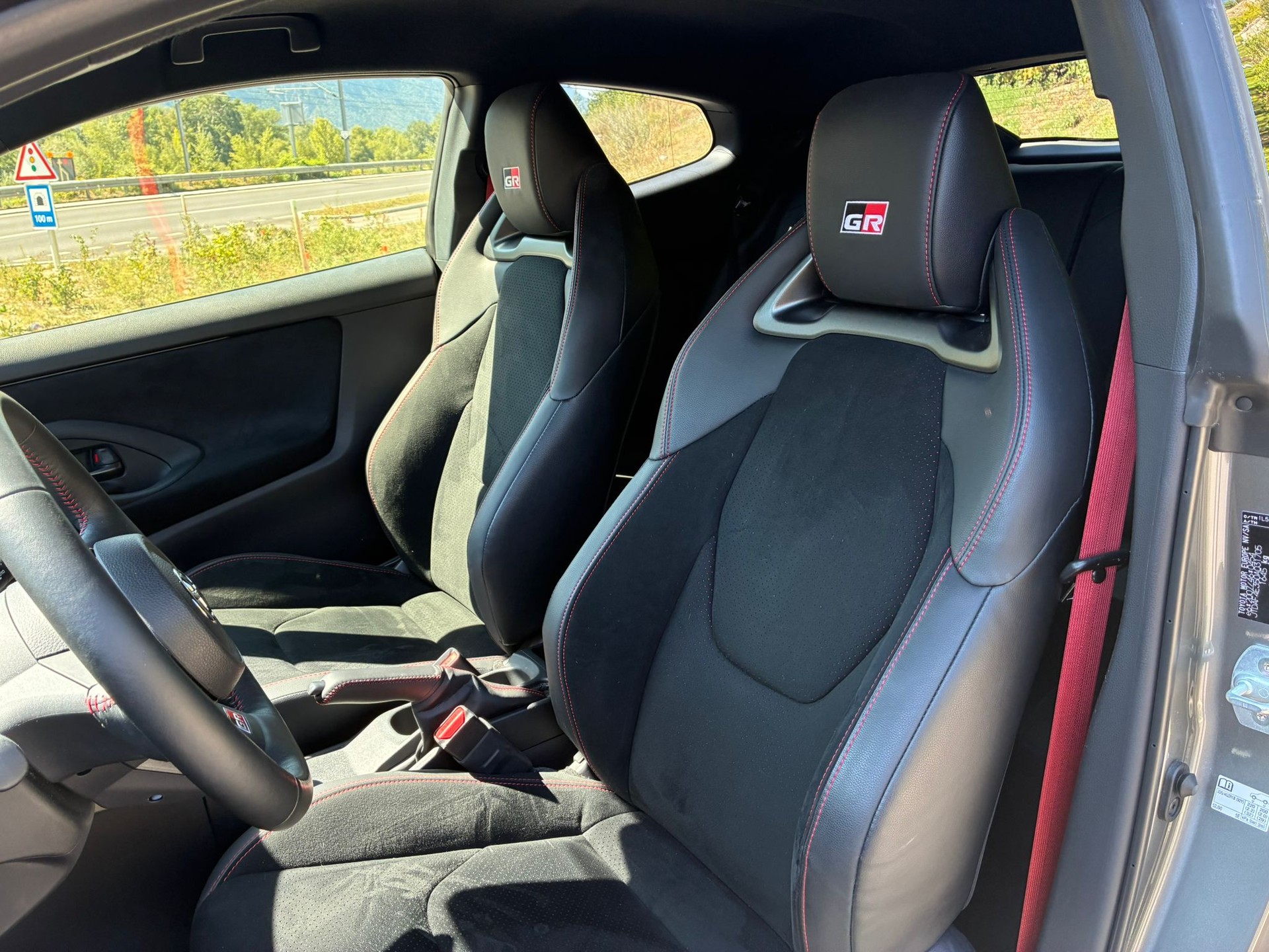 TOYOTA Yaris 1.6 GR Sport-image-10