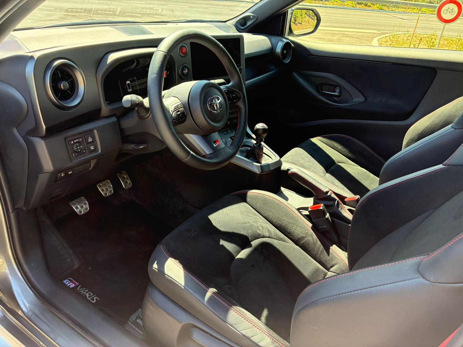 TOYOTA Yaris 1.6 GR Sport-image-11
