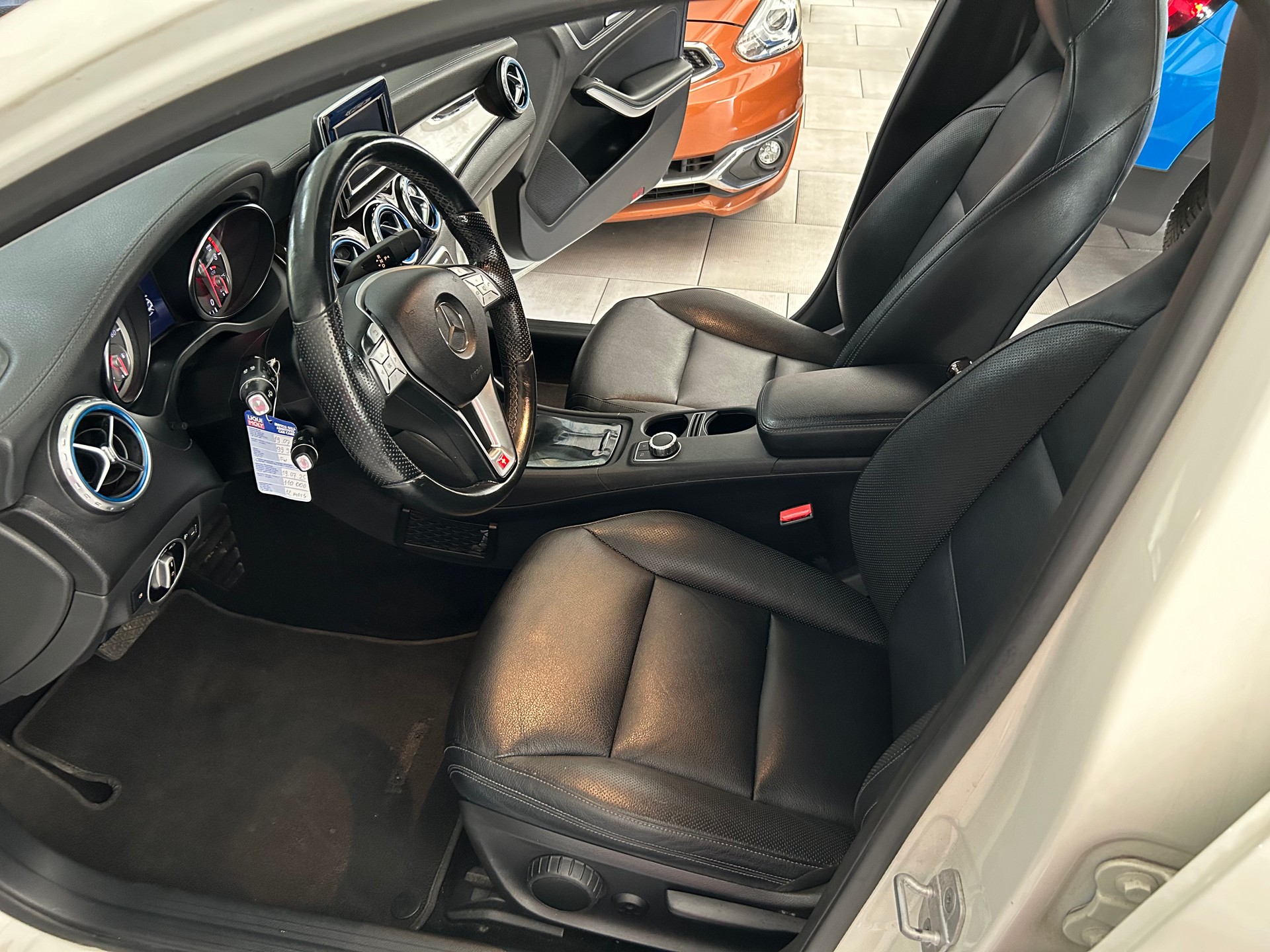 MERCEDES-BENZ GLA 200 Style 7G-DCT-image-5