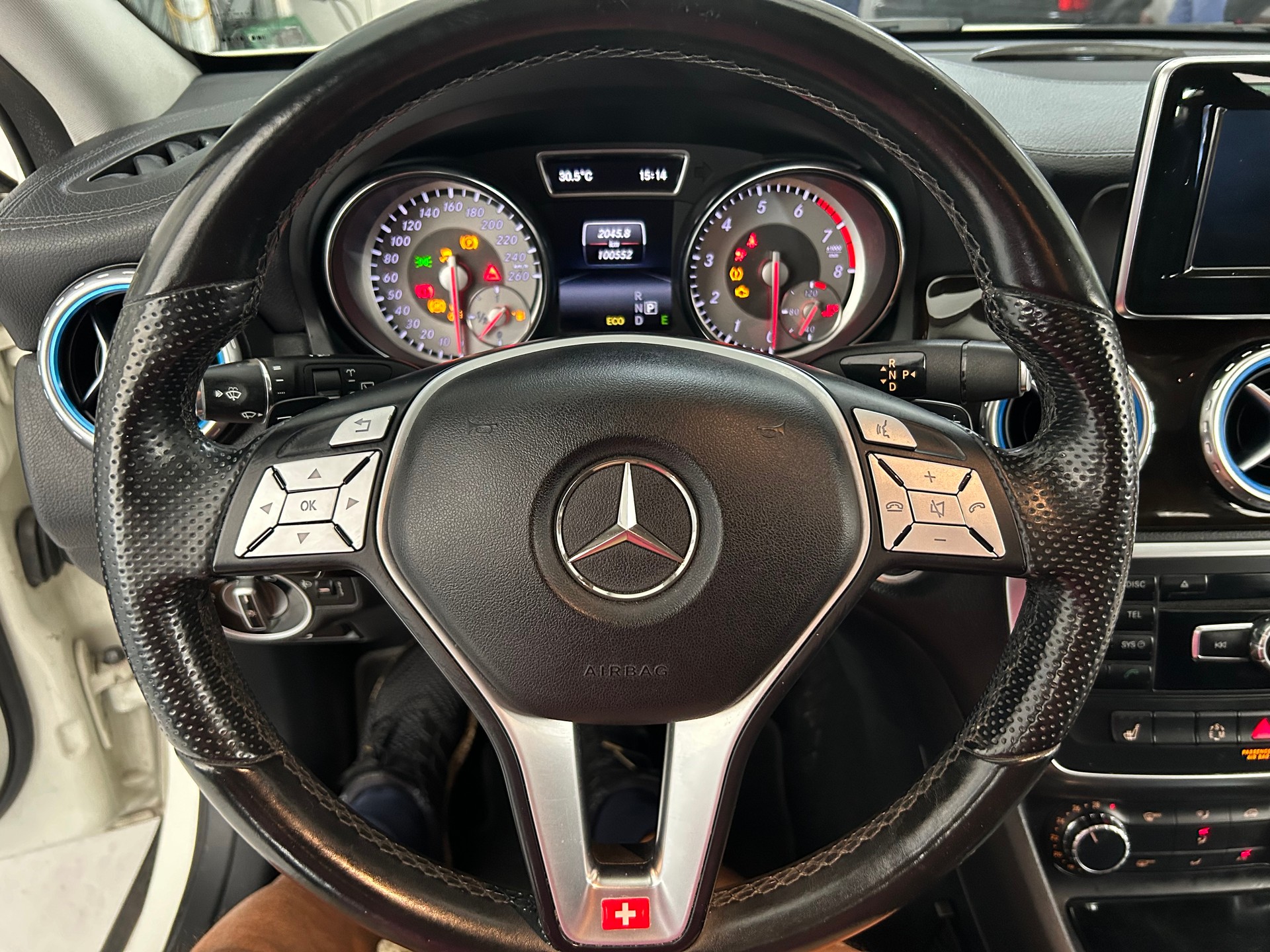 MERCEDES-BENZ GLA 200 Style 7G-DCT-image-7
