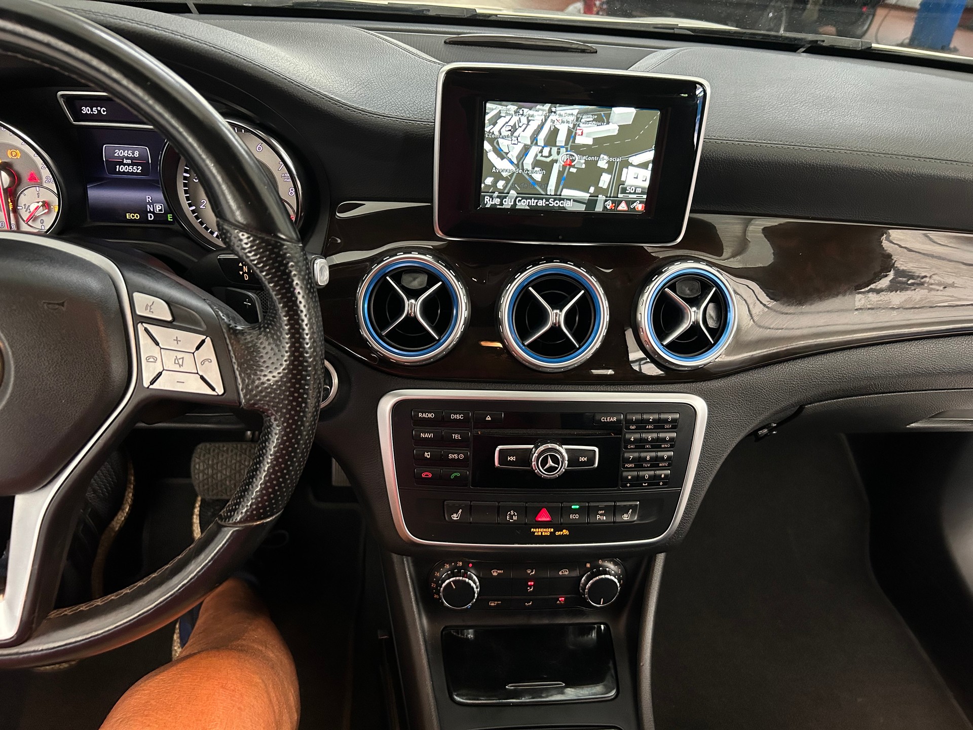MERCEDES-BENZ GLA 200 Style 7G-DCT-image-8